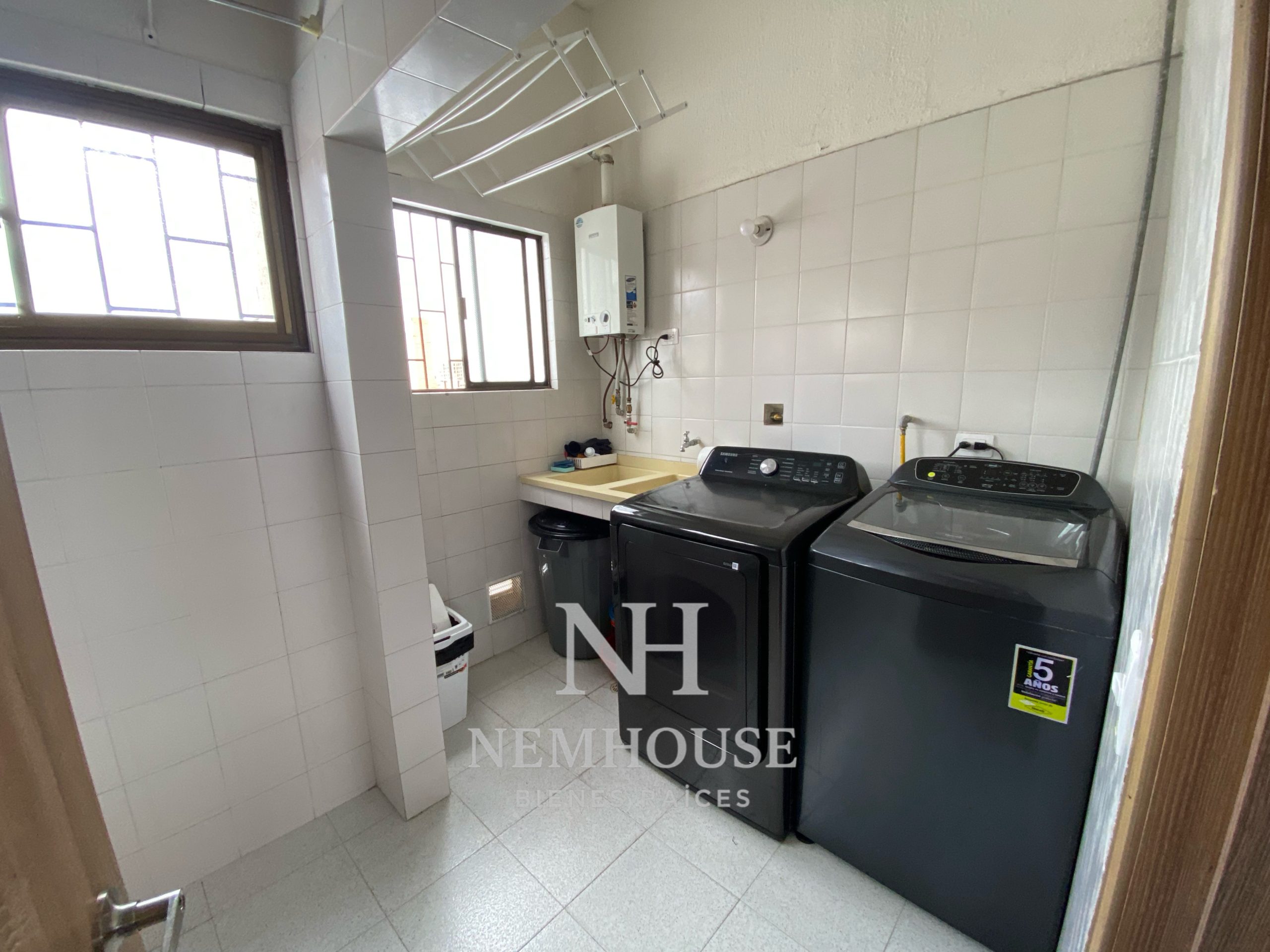 03E46B79-E0A3-448A-811E-696E9E2B1371