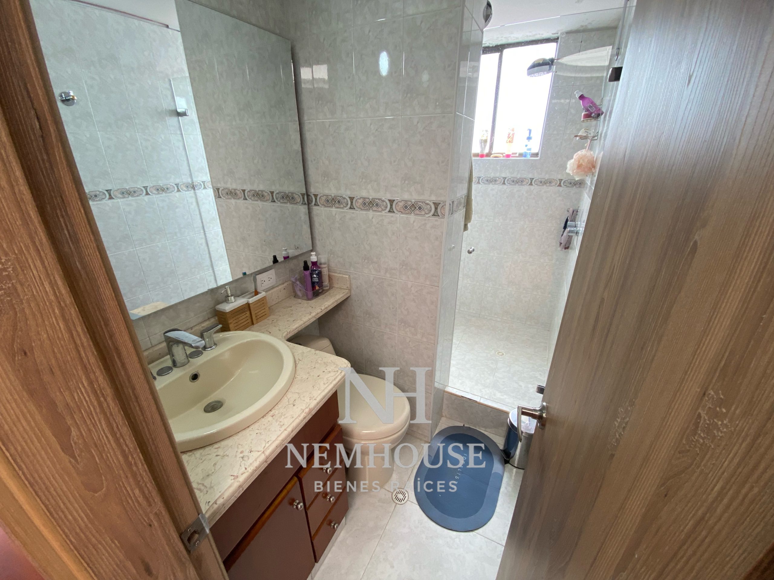 8C28D87A-ECDC-49DA-932A-D622EE4366FC