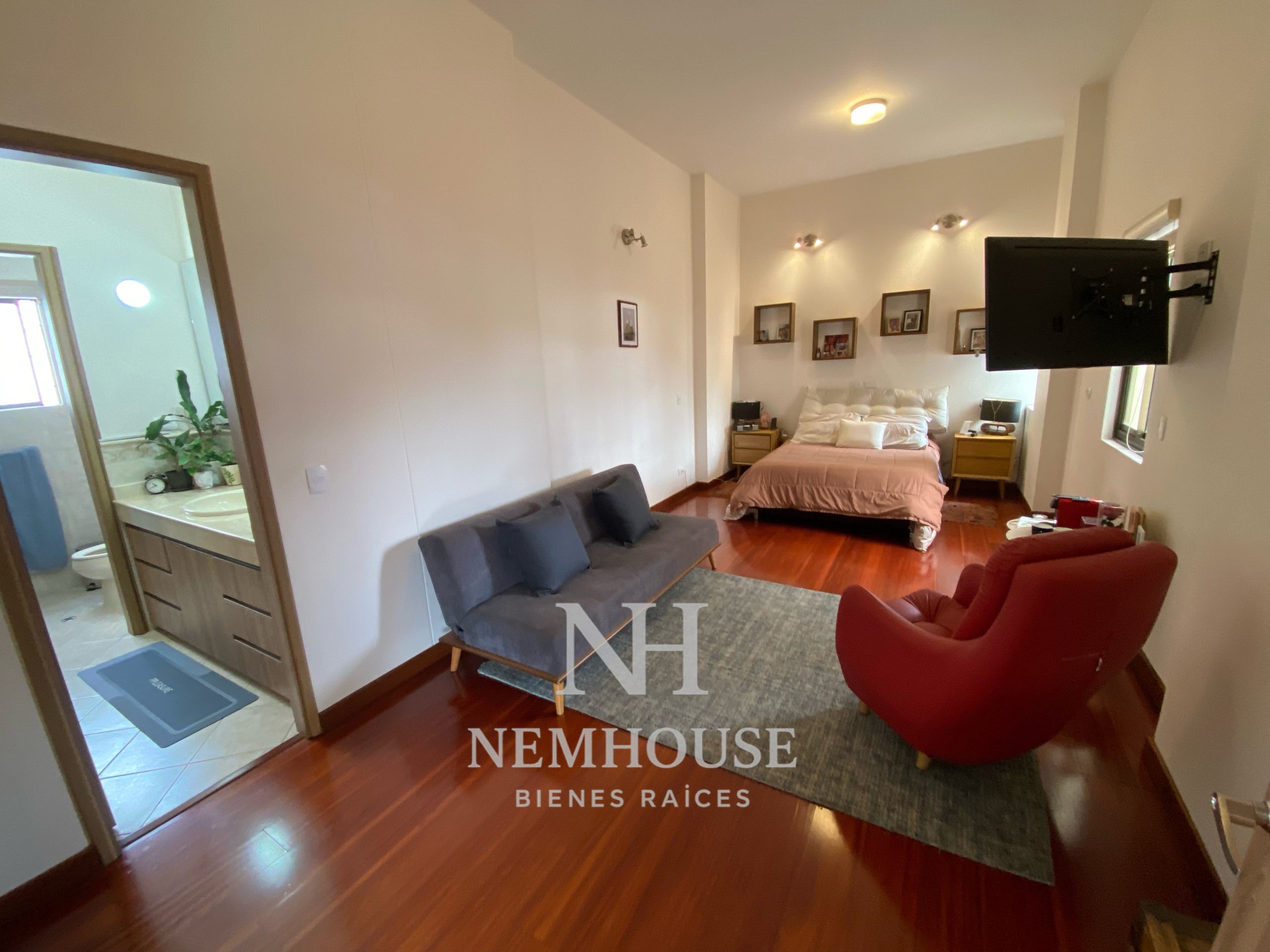 A2C1DBC2-59B8-47A0-86EC-68FE71672015