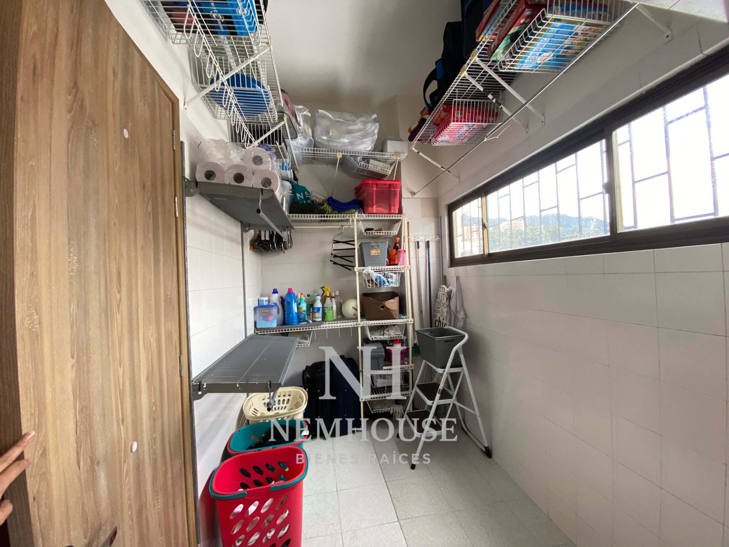 AE6F9931-80C3-46FB-94CC-BFF9CBF7BDF8