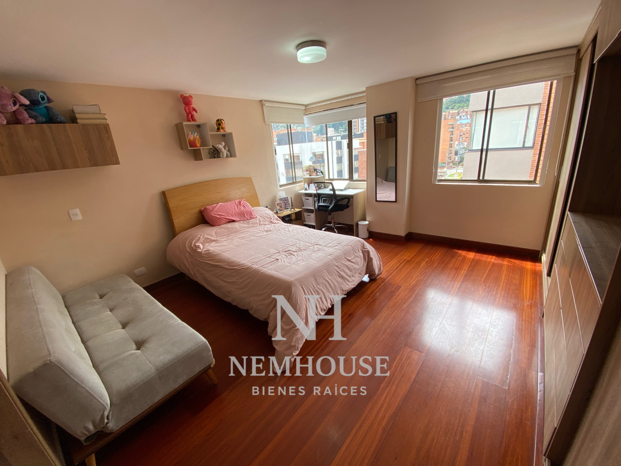 E317BFD3-F478-4125-A8E2-1E9A694A1F77