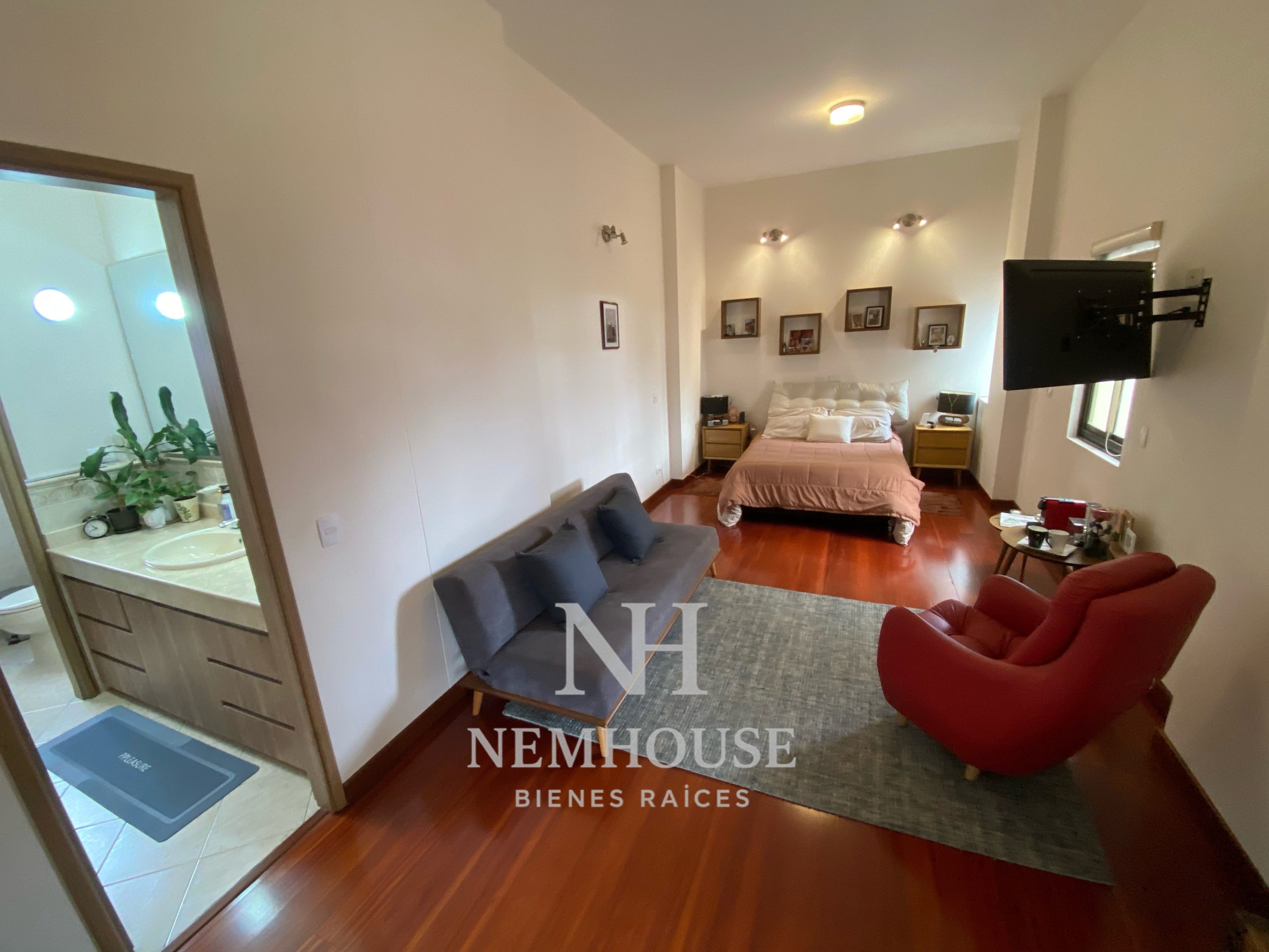 F0152C41-640D-4904-895C-5134CF055AAD