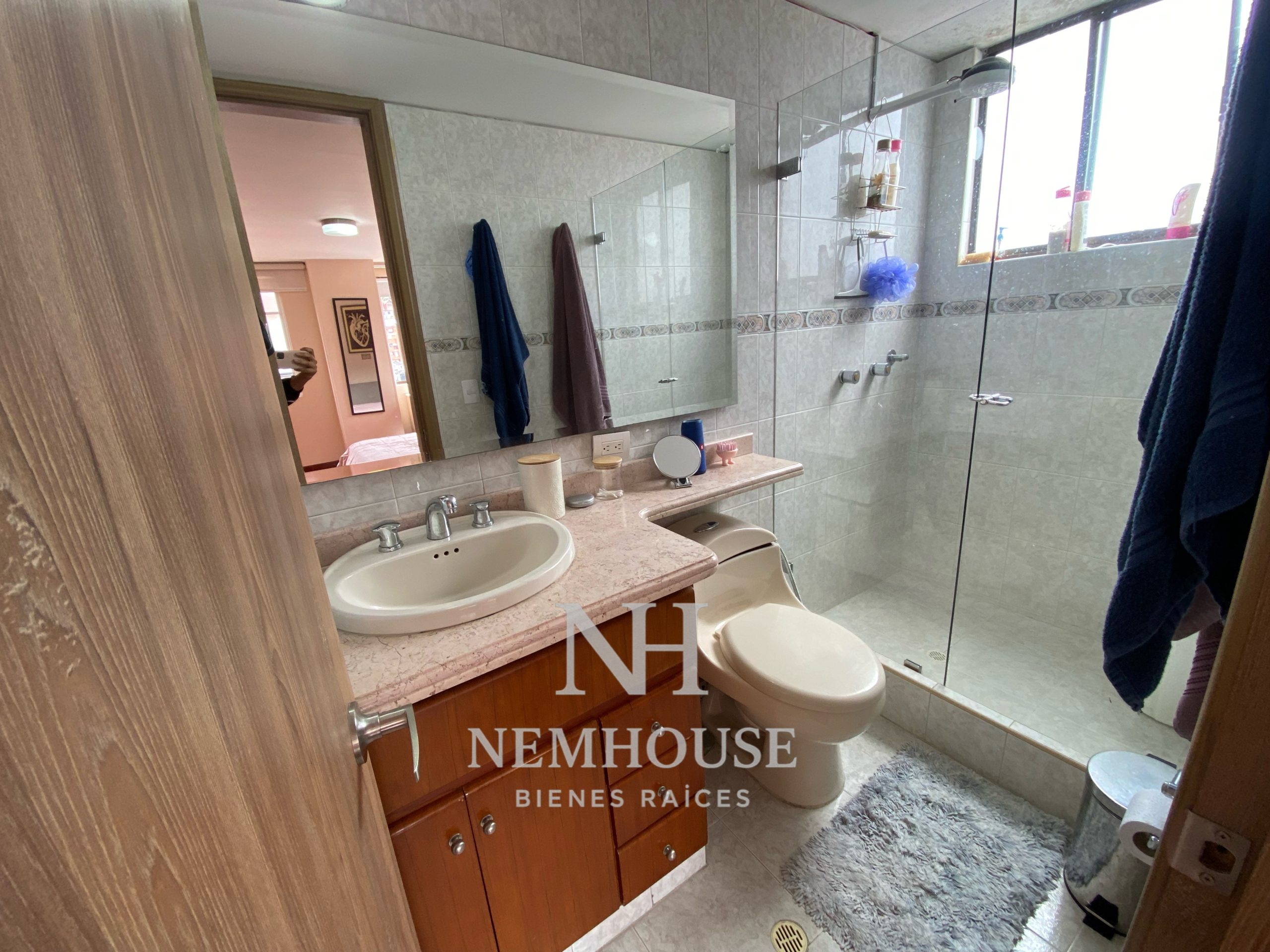 F214D086-2A65-4A90-8812-D944E14D9261