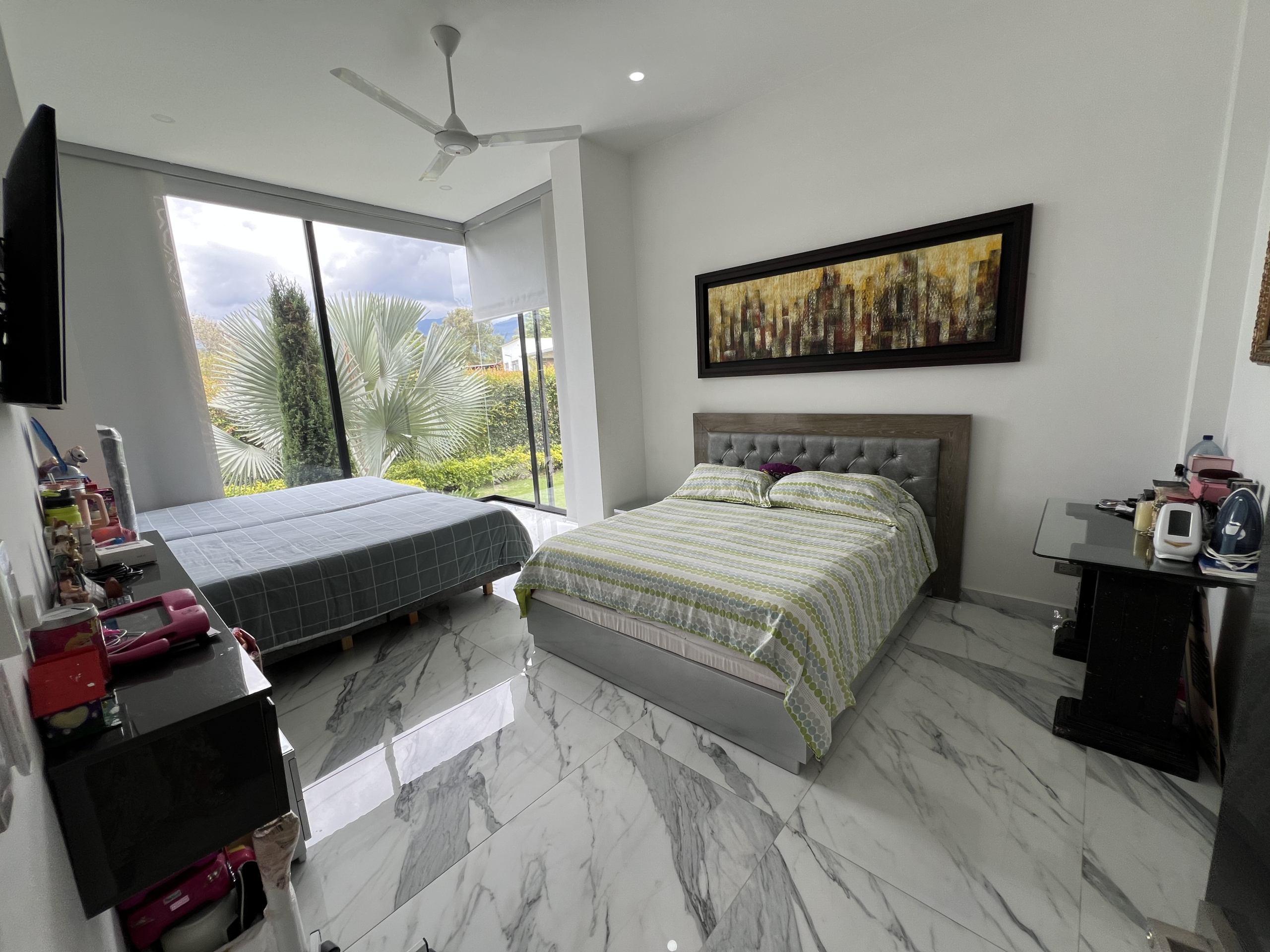 09CCE3C7-0D5D-43AE-8545-AF92674BFE00