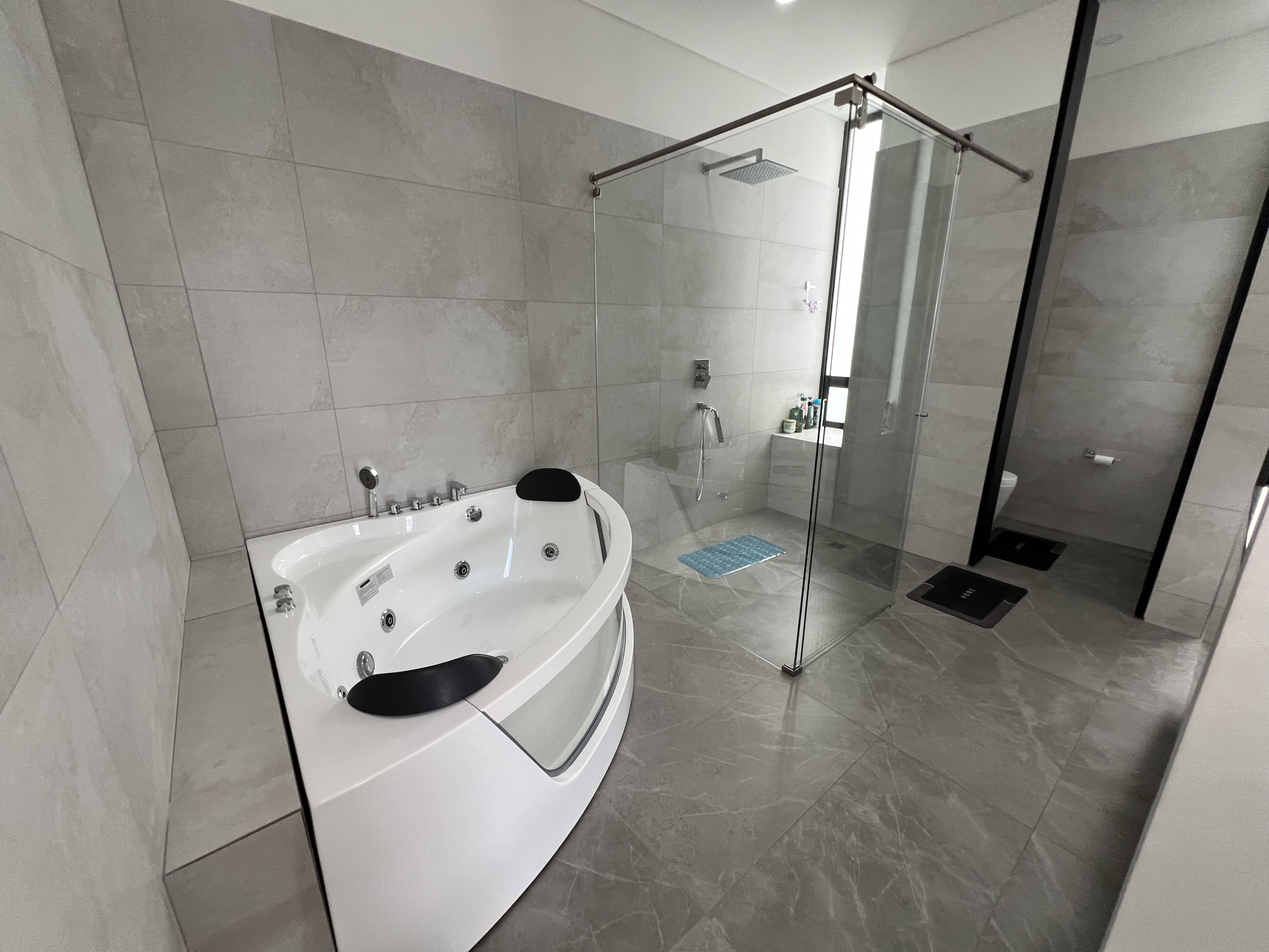 0CA7A005-C241-4DA9-8E66-462521B2BA1B