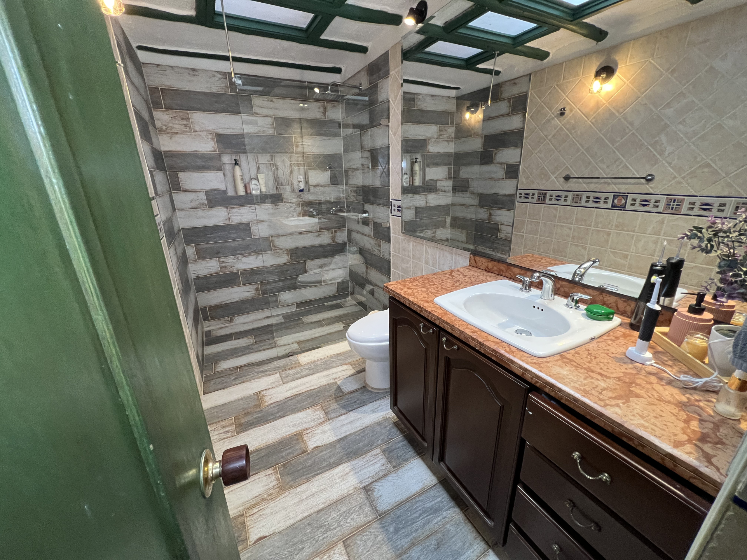 17C61525-25D9-44BB-9D7B-59BD5E95623D