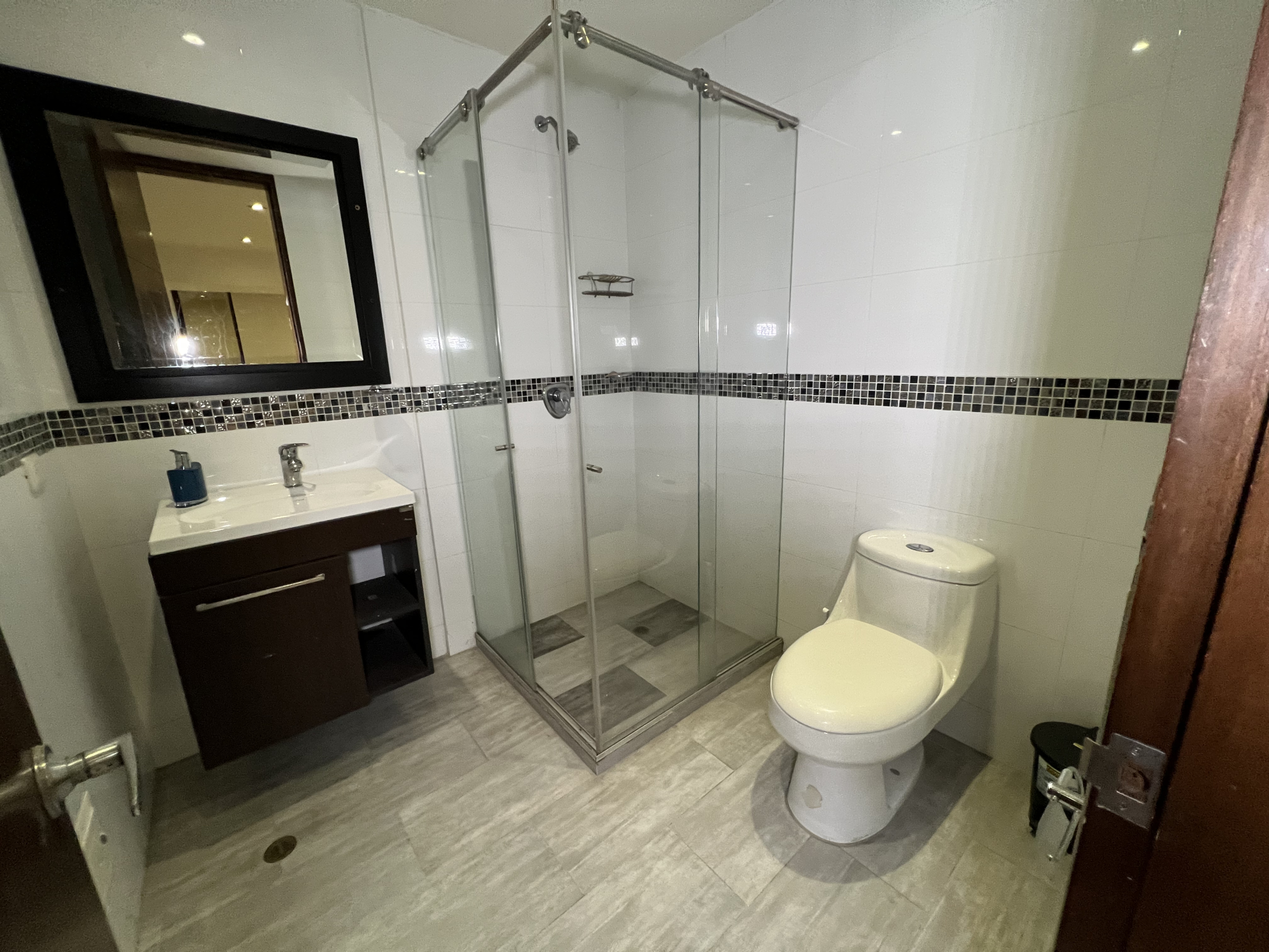 1825B5C5-C083-4FC1-8527-DBA18DFC782A