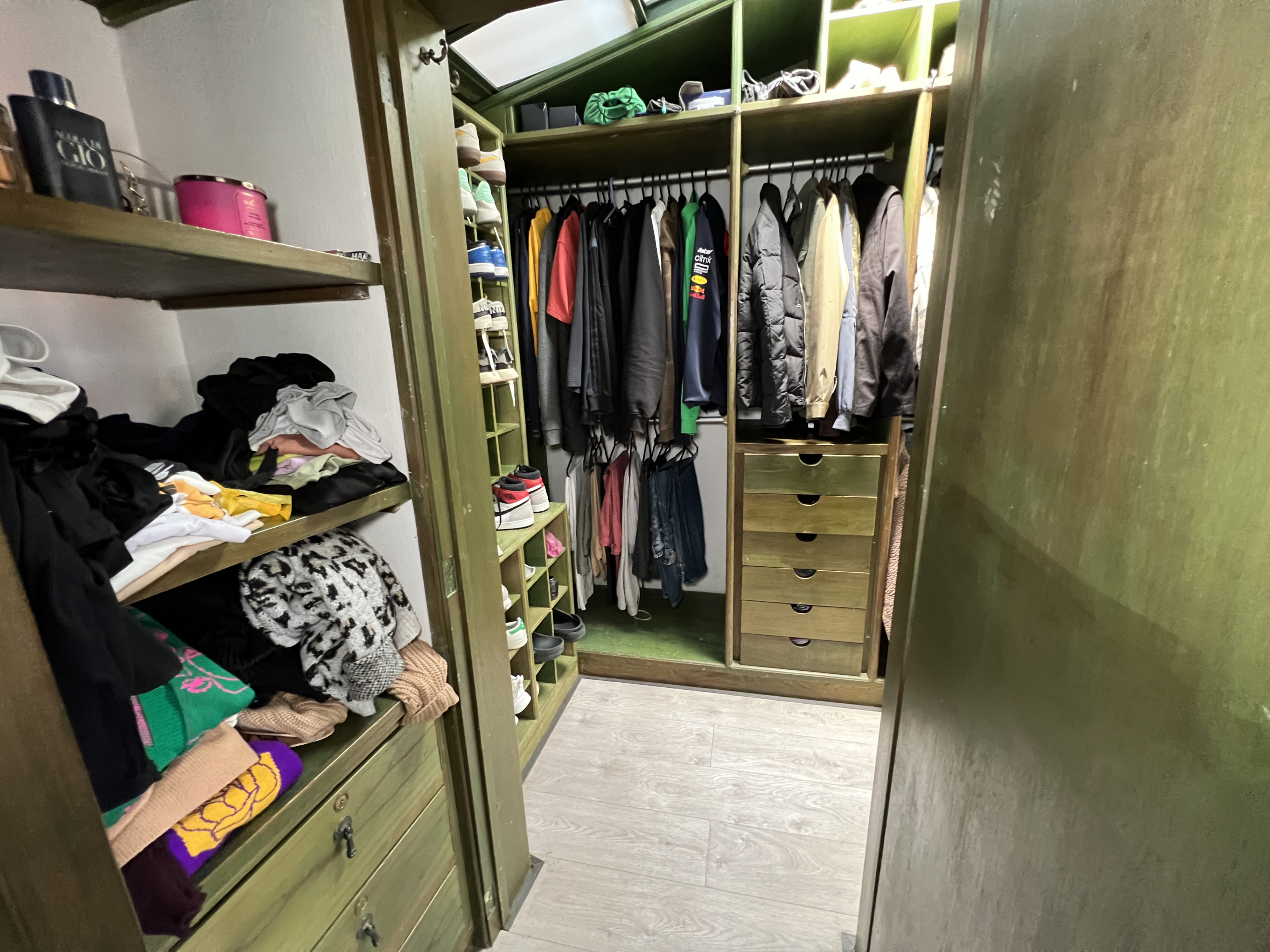 1E2B9B0C-E484-4C5B-9F27-511CBE2FDEA4