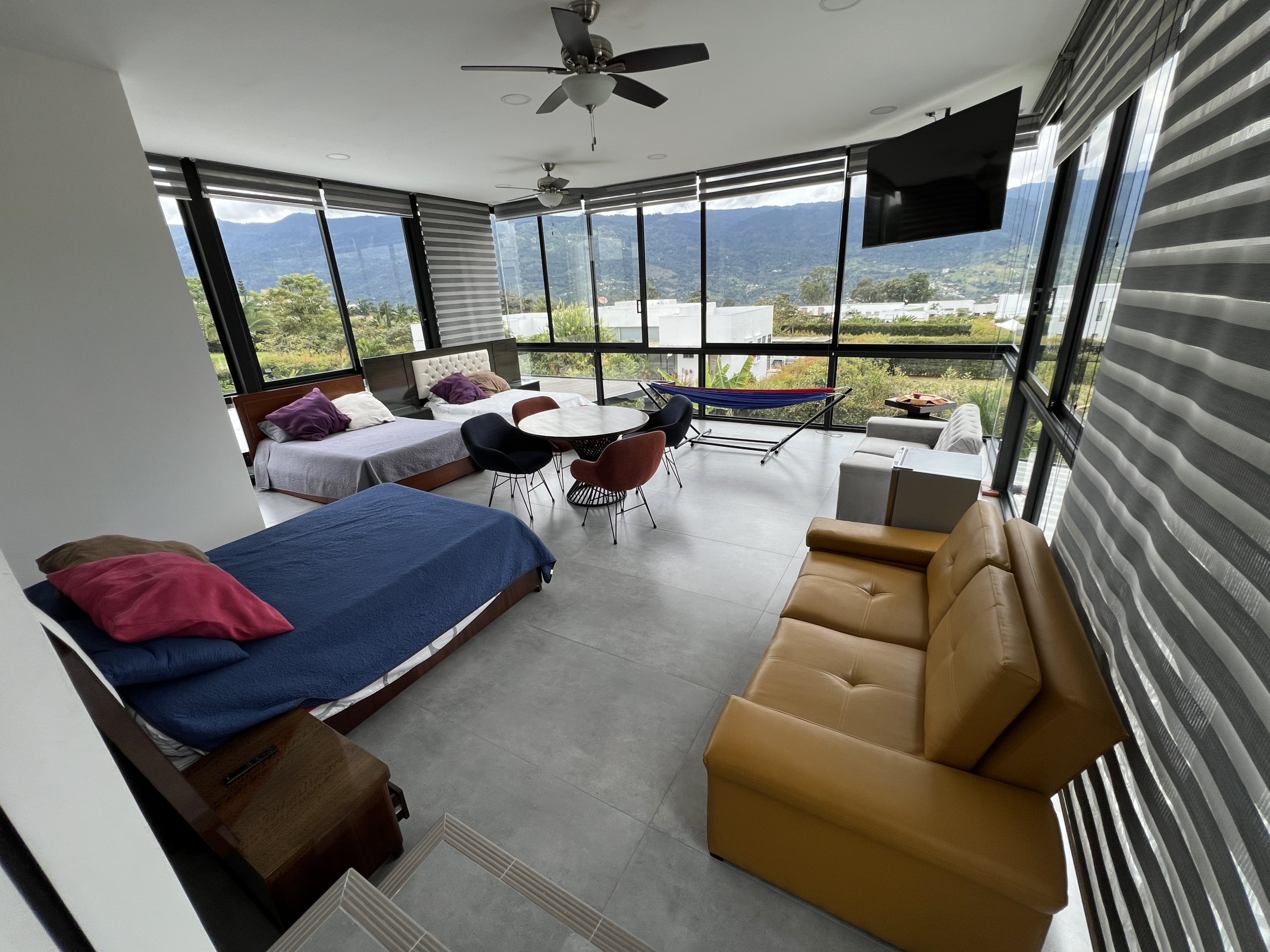 1FDEBE9B-64E9-442D-851D-8D86266539CB