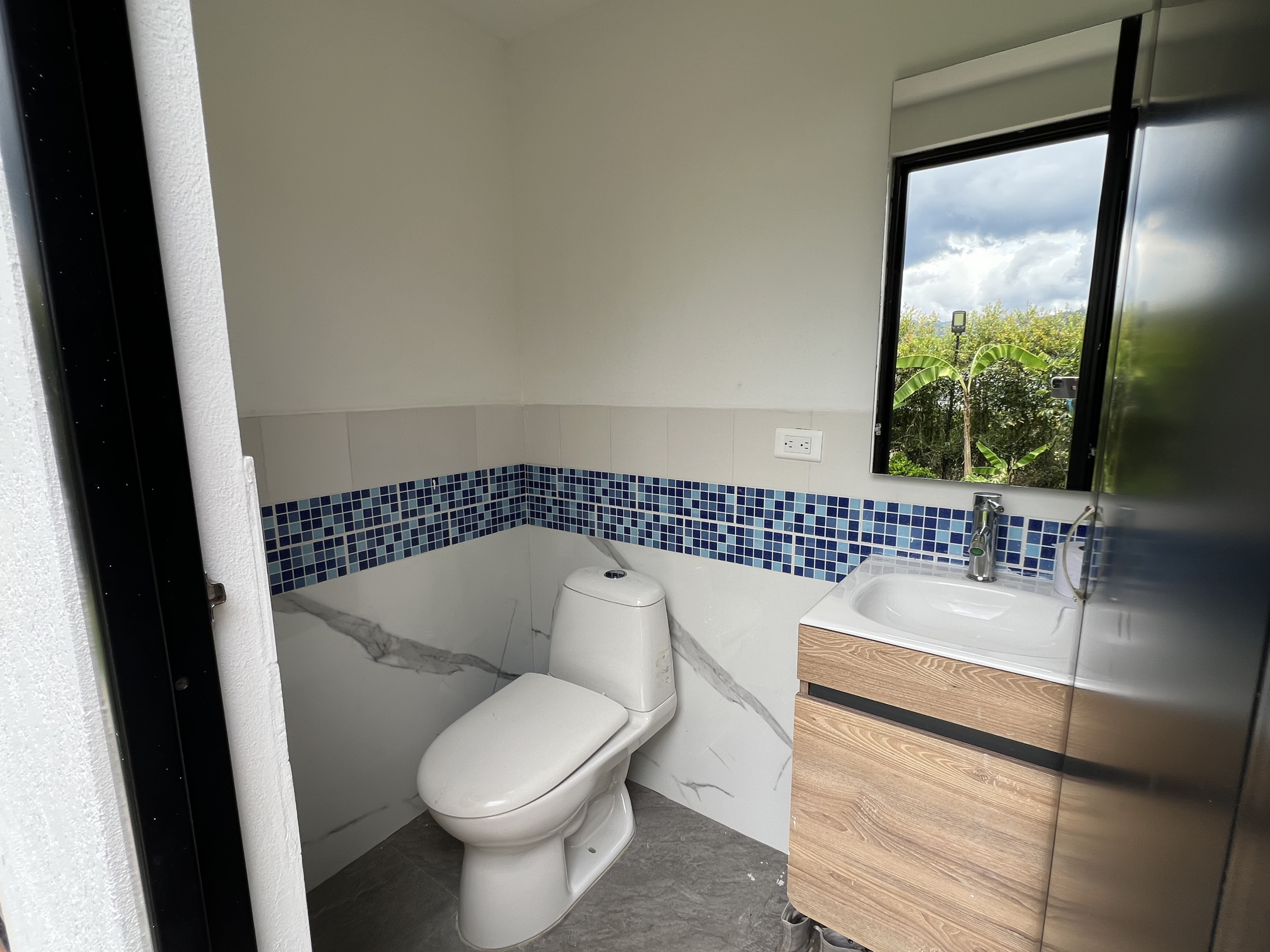 294301E1-4764-46BA-A8E6-7F34316321E2