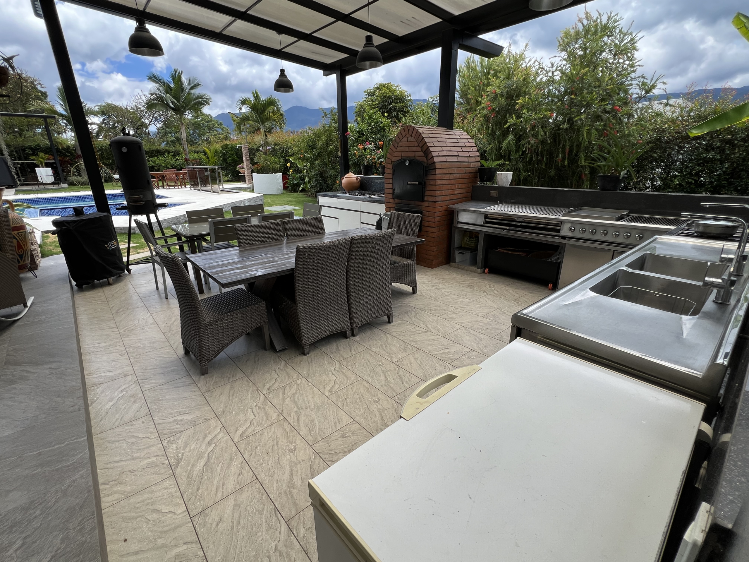 2BE692BE-6723-4F4E-8221-01C0ADDE4D94