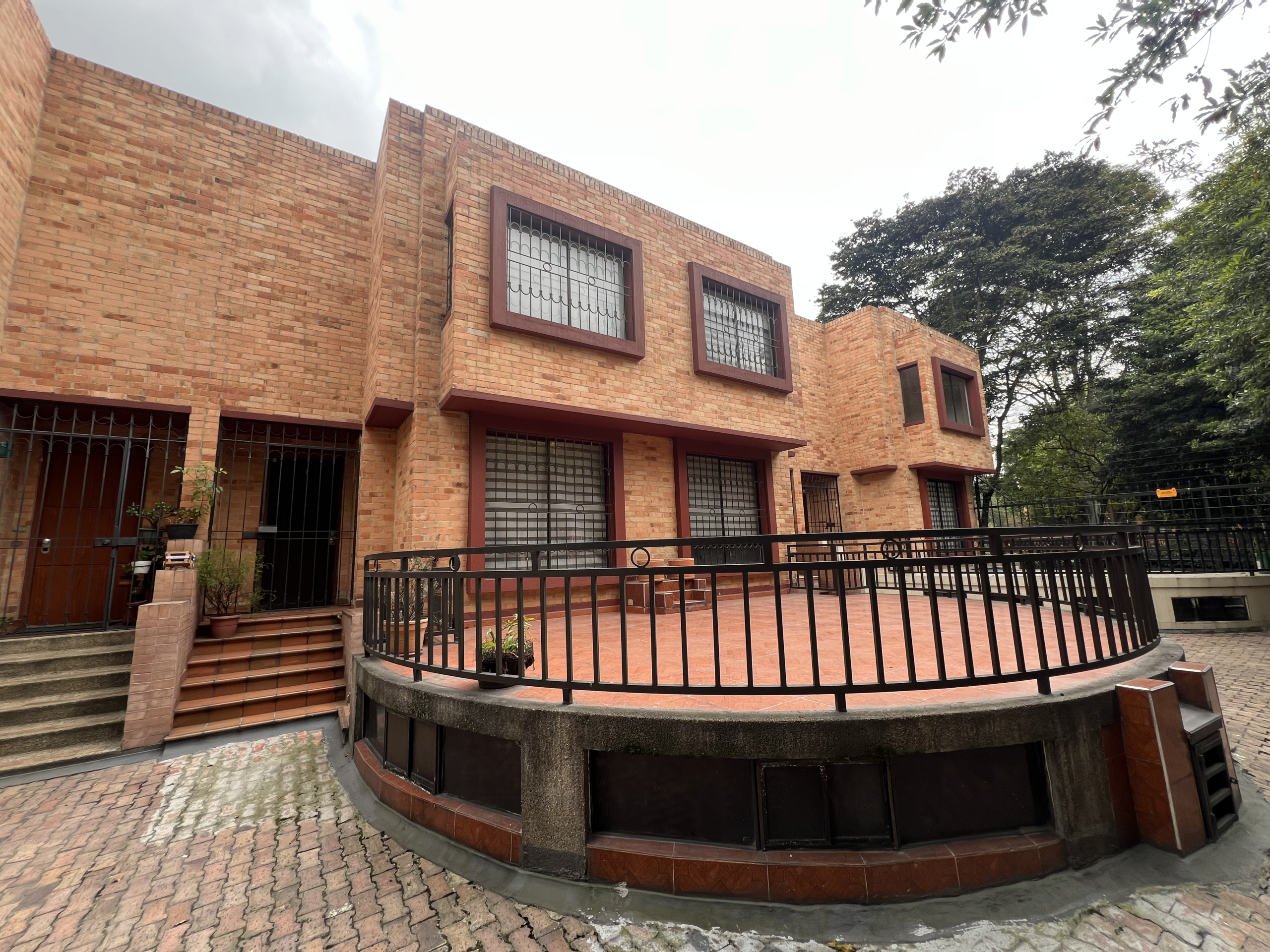 4004BC83-0437-4E85-930D-7D3ED13896DA