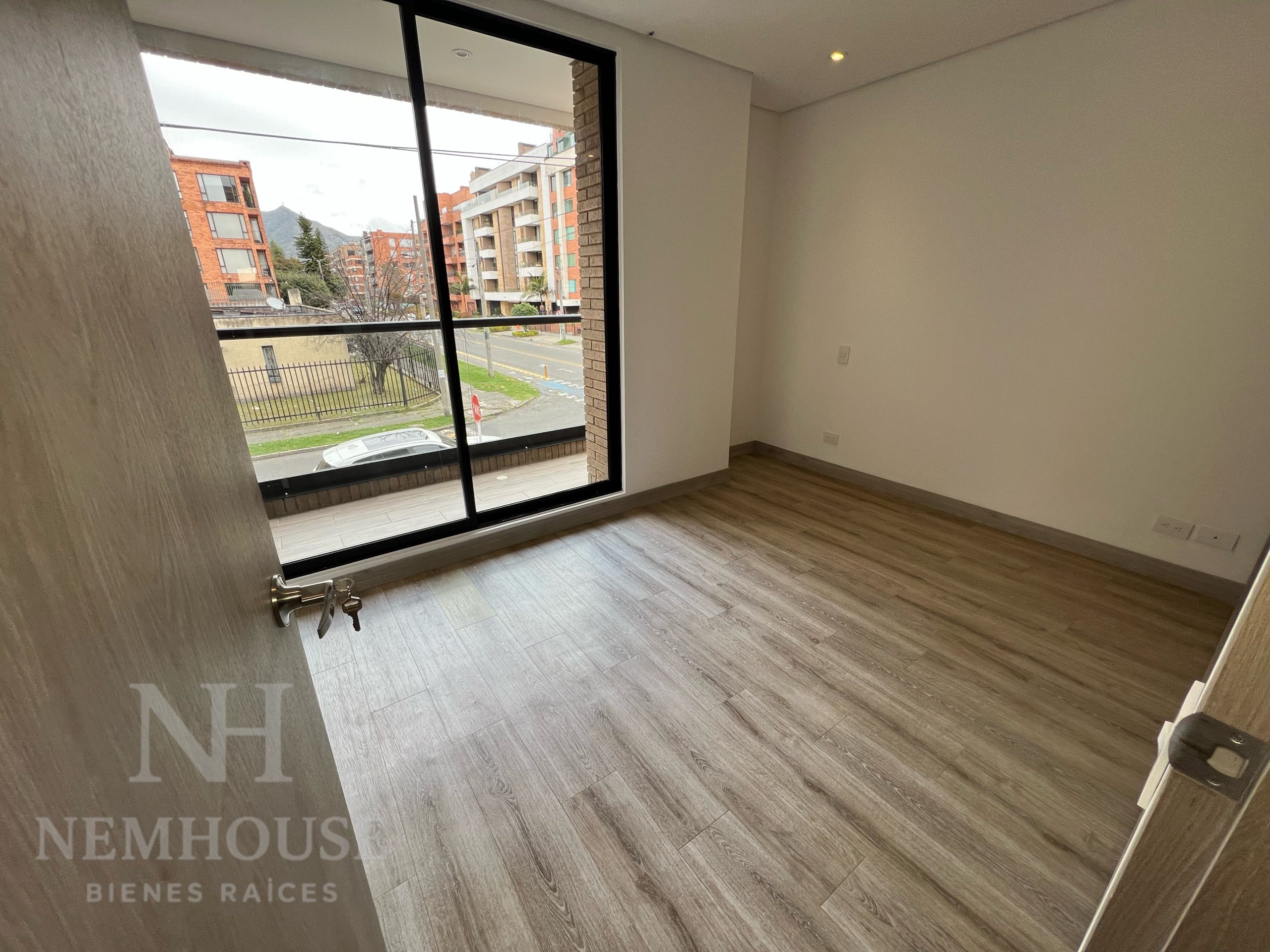 4E1F5DC9-741C-4819-B361-5C6440701BBA