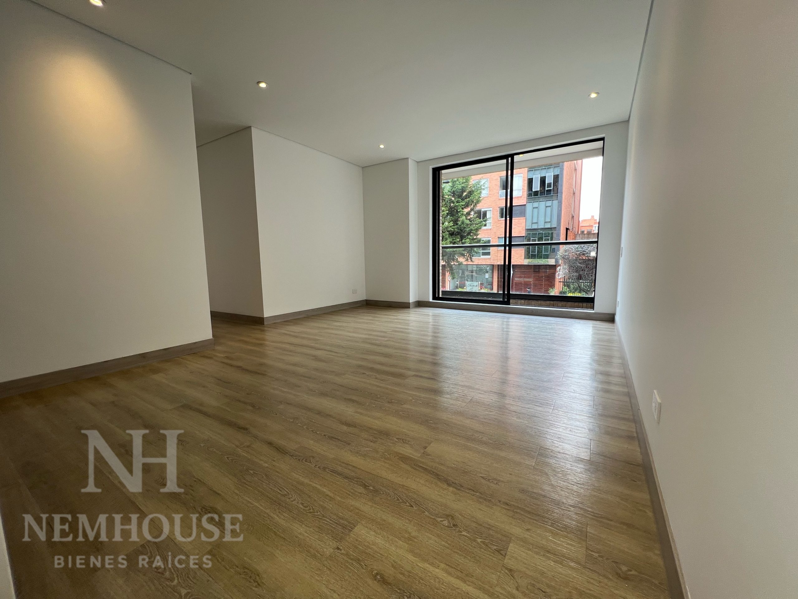 4F61D844-C301-47F8-9659-ADB960E8E7D1