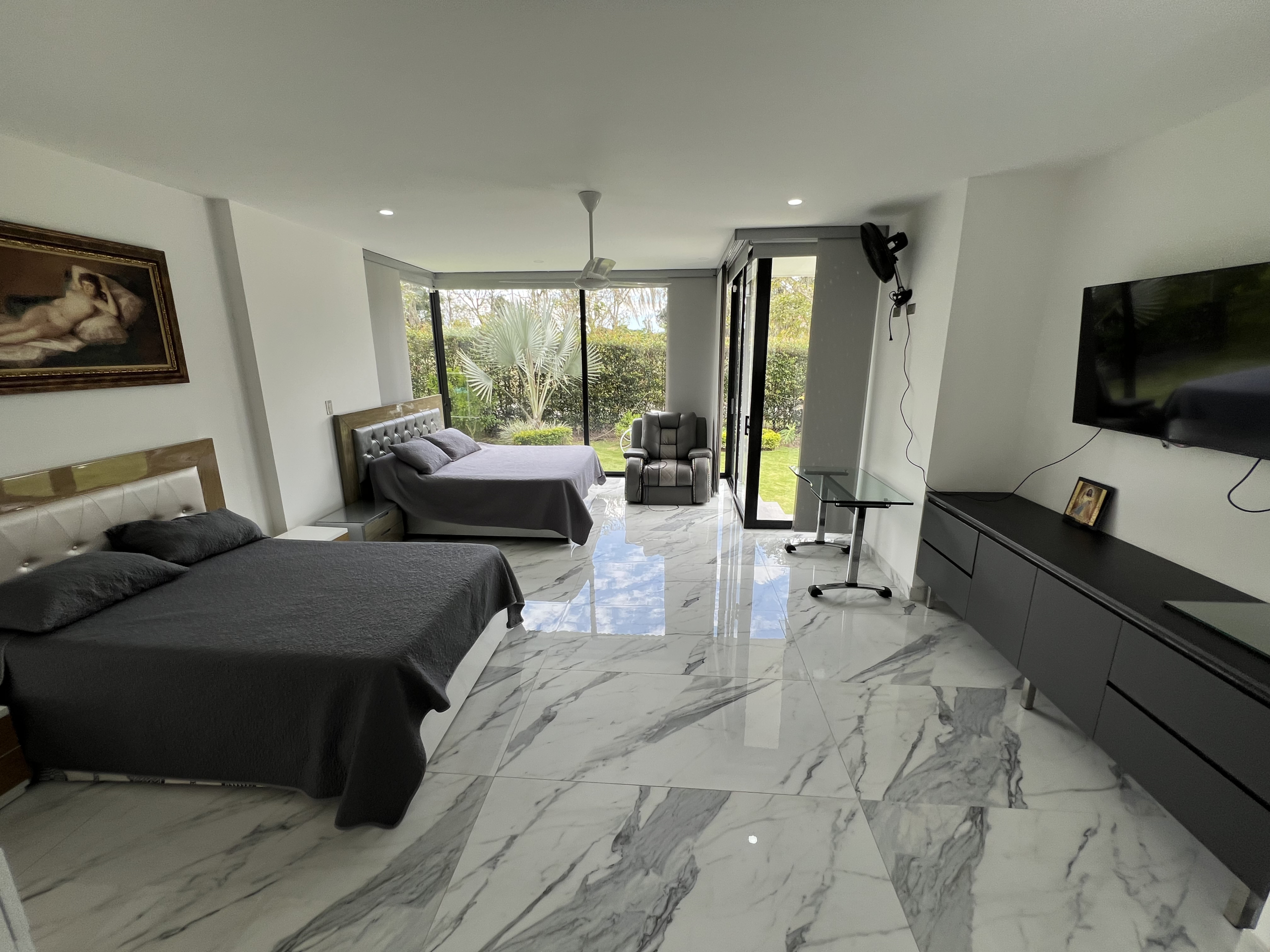 53FFDB66-1057-4742-BD6B-D2A193593530