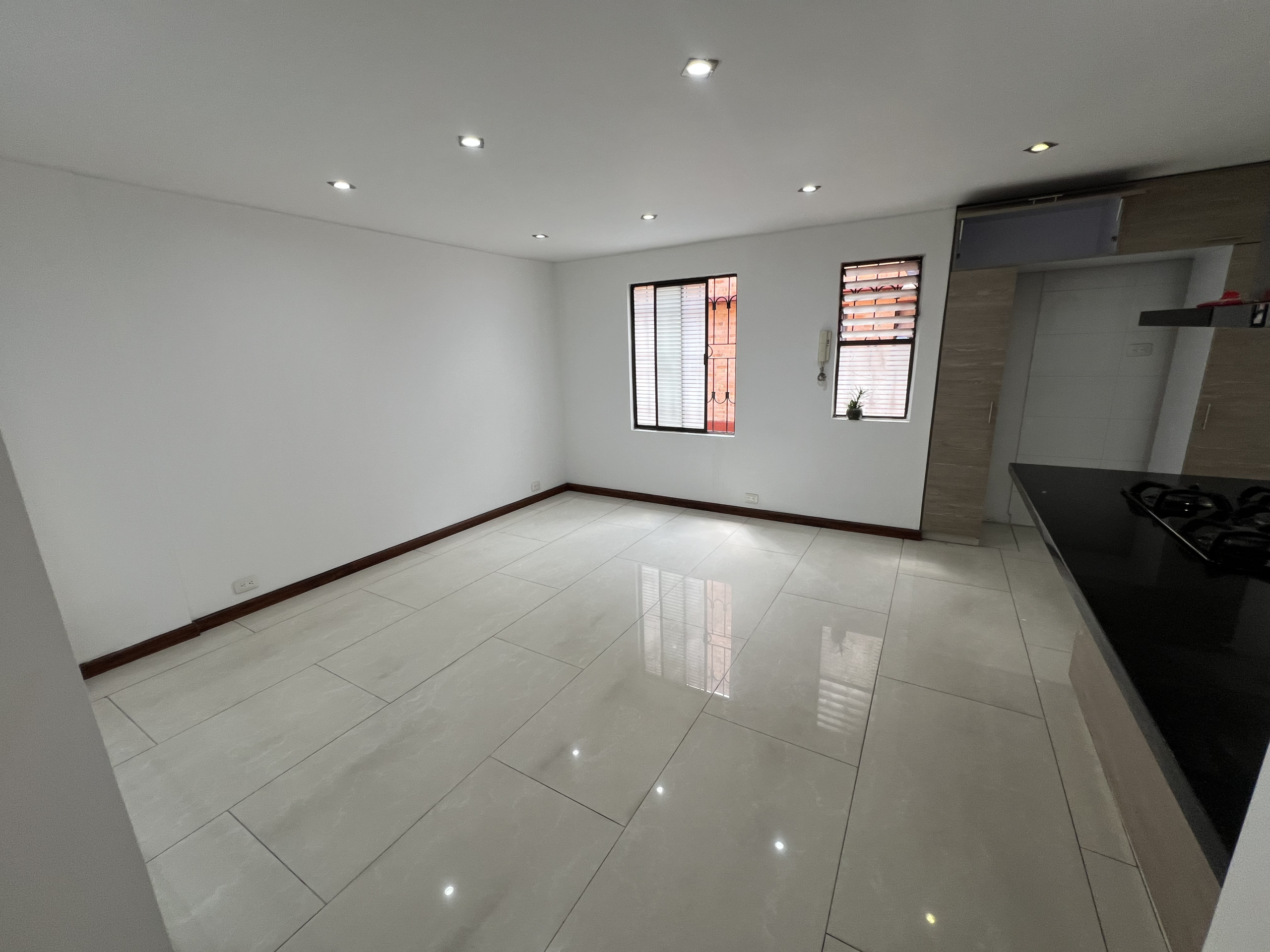 5D692AF3-BDDF-4C55-A36E-776C63E11355