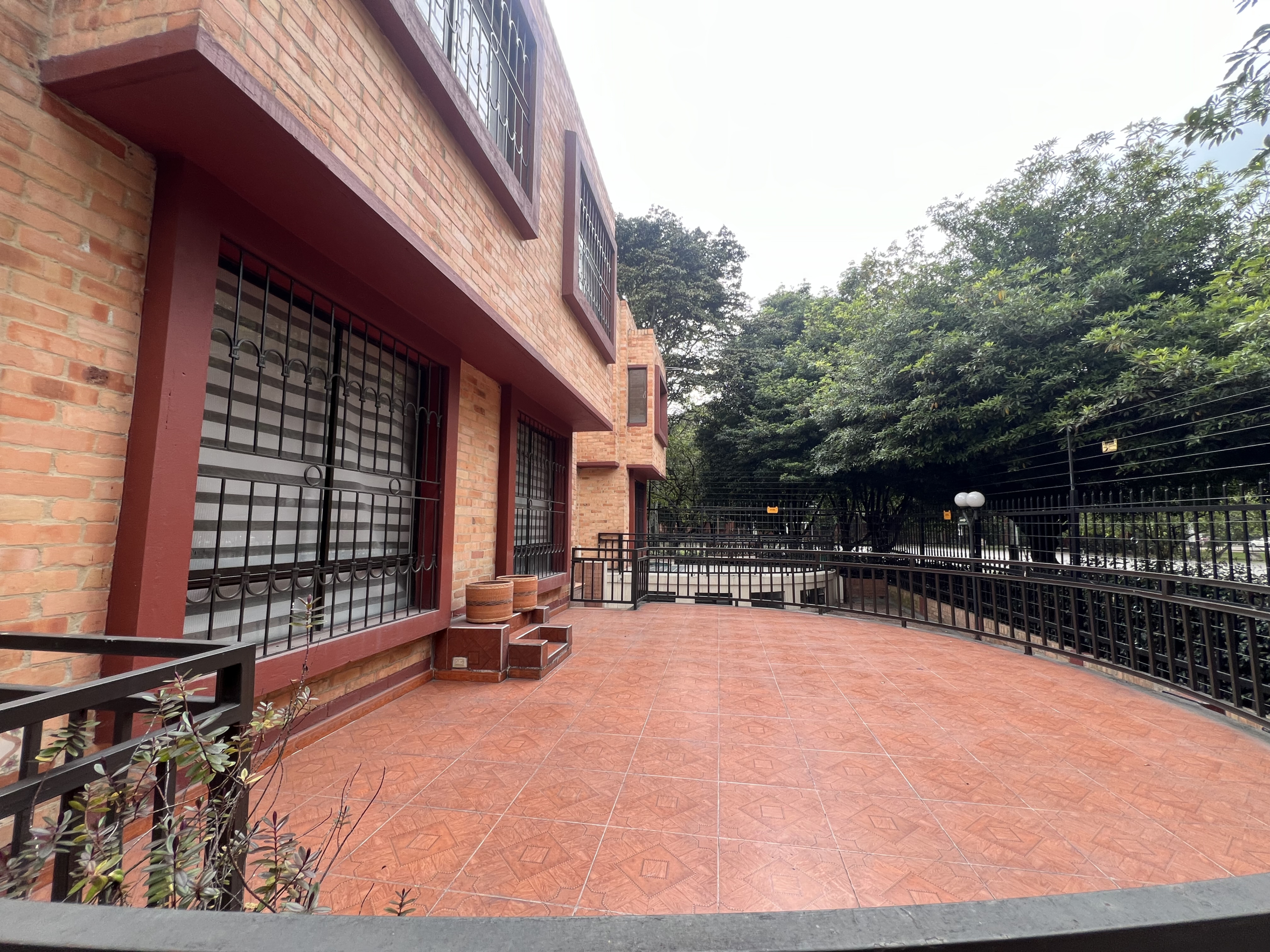 605AB181-F333-4F5E-AE17-DEBC72A37678