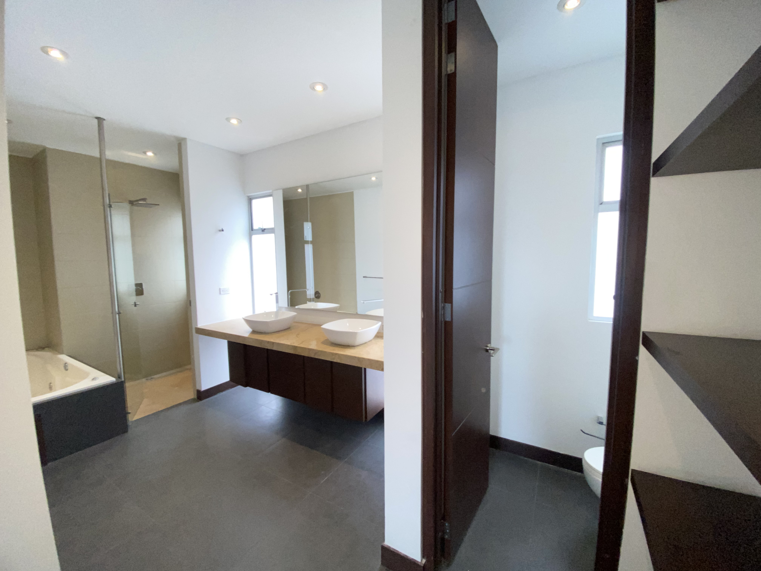 7C6390F8-CA67-4202-9086-691C5E1966A4