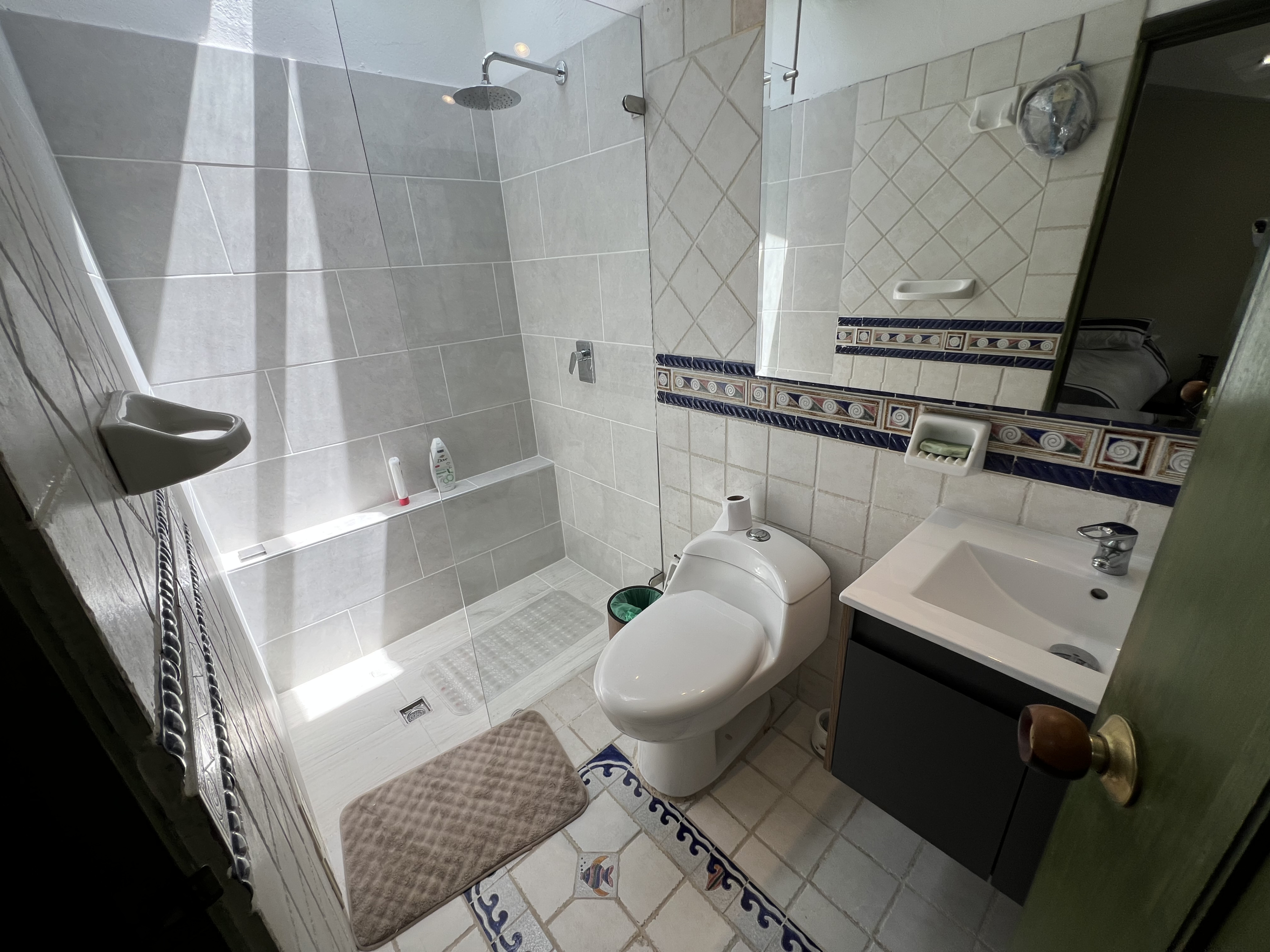 8926C1E0-C4C5-4F11-B748-E6F015170E73