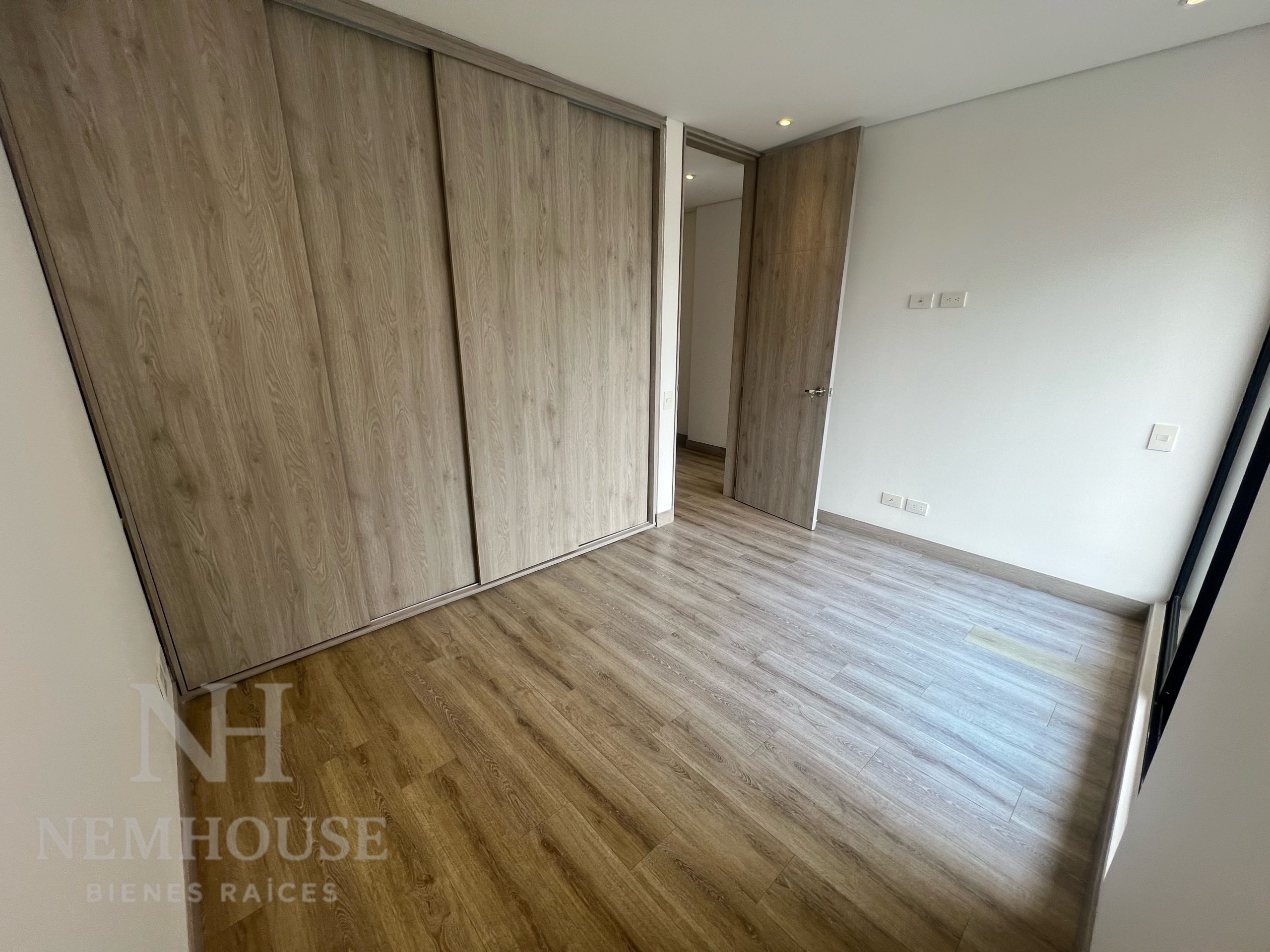 8F318A95-F66B-4DA2-B26E-C89061E5F922