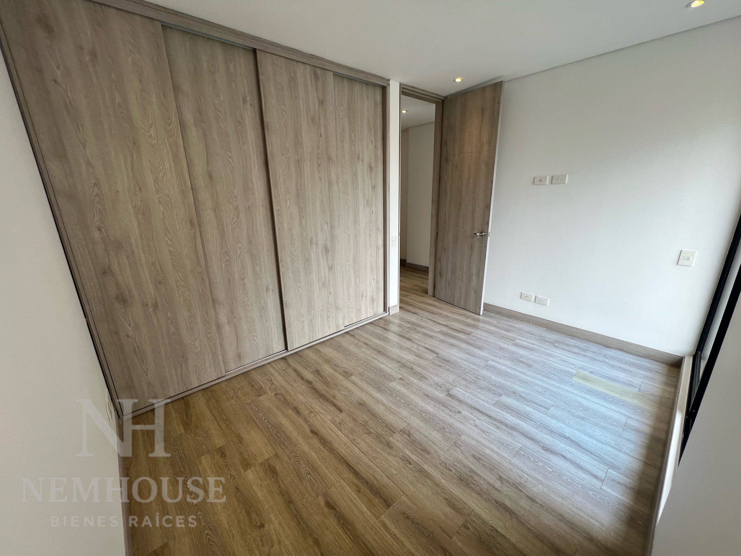 9C82D937-D682-43A4-A9AD-BA41AB374E5F