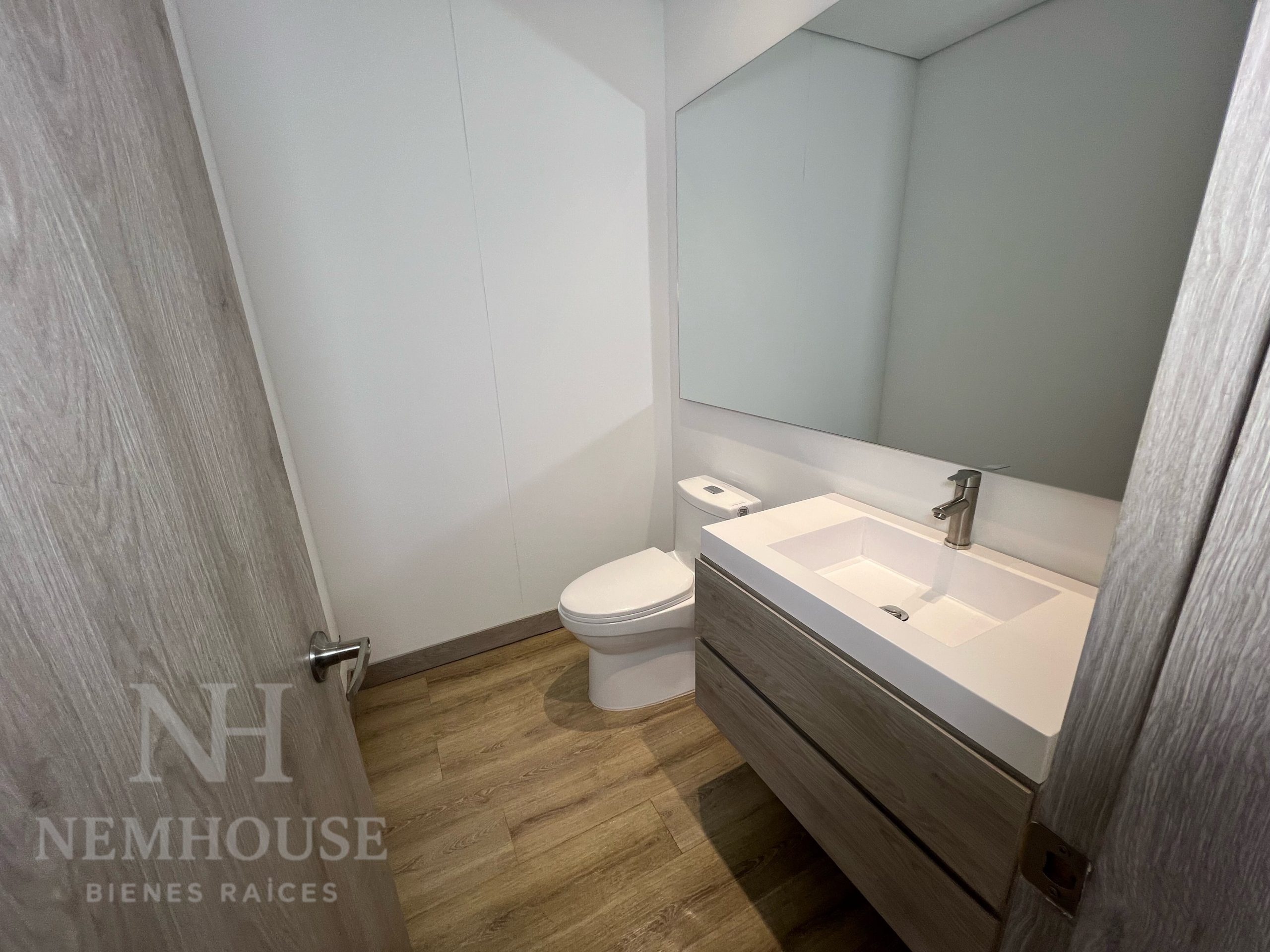 A7DE755B-029A-4FCA-A743-338B0528F4F1