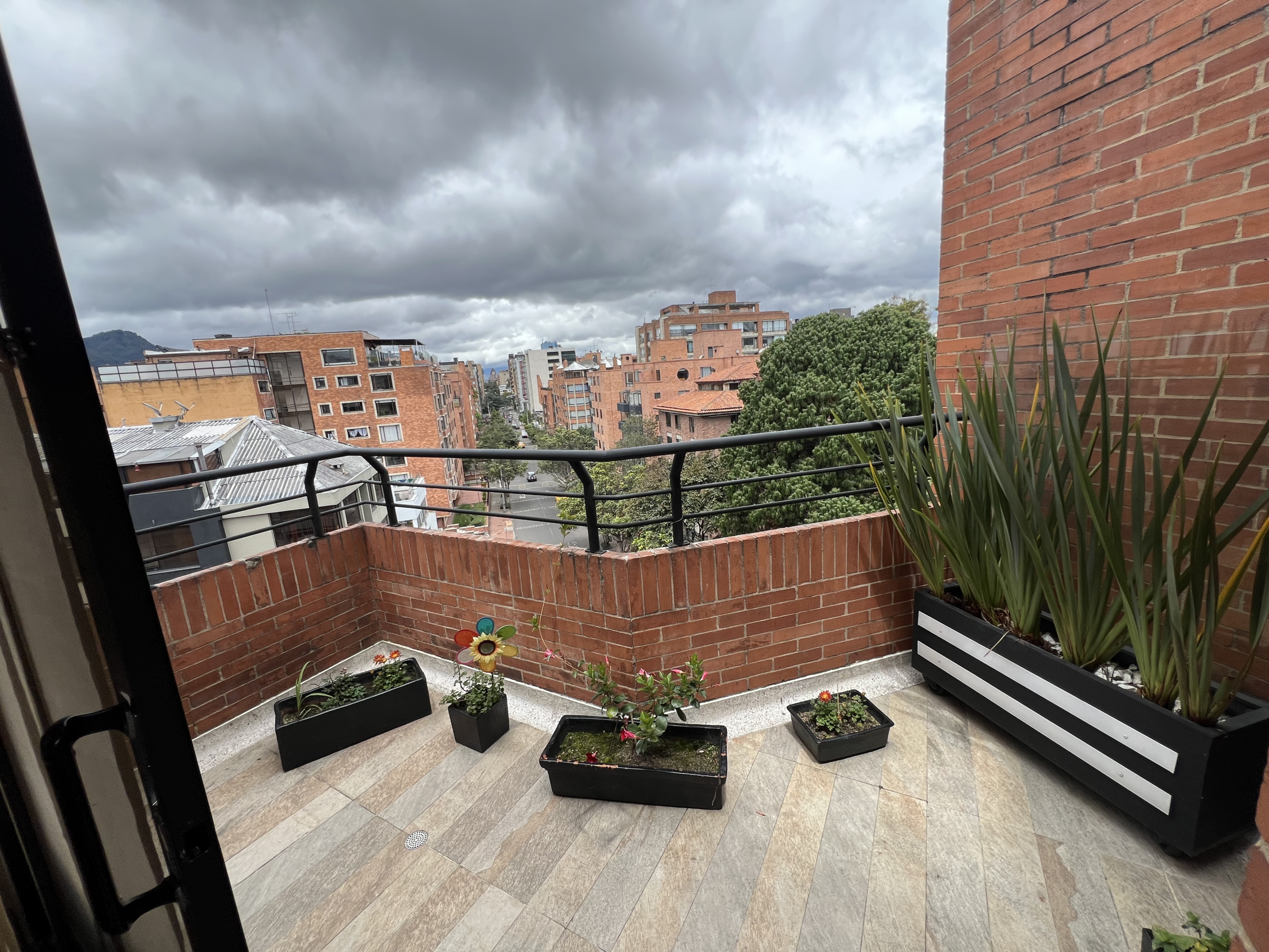 A8BA5677-A3F2-494A-926B-ECA84704459D