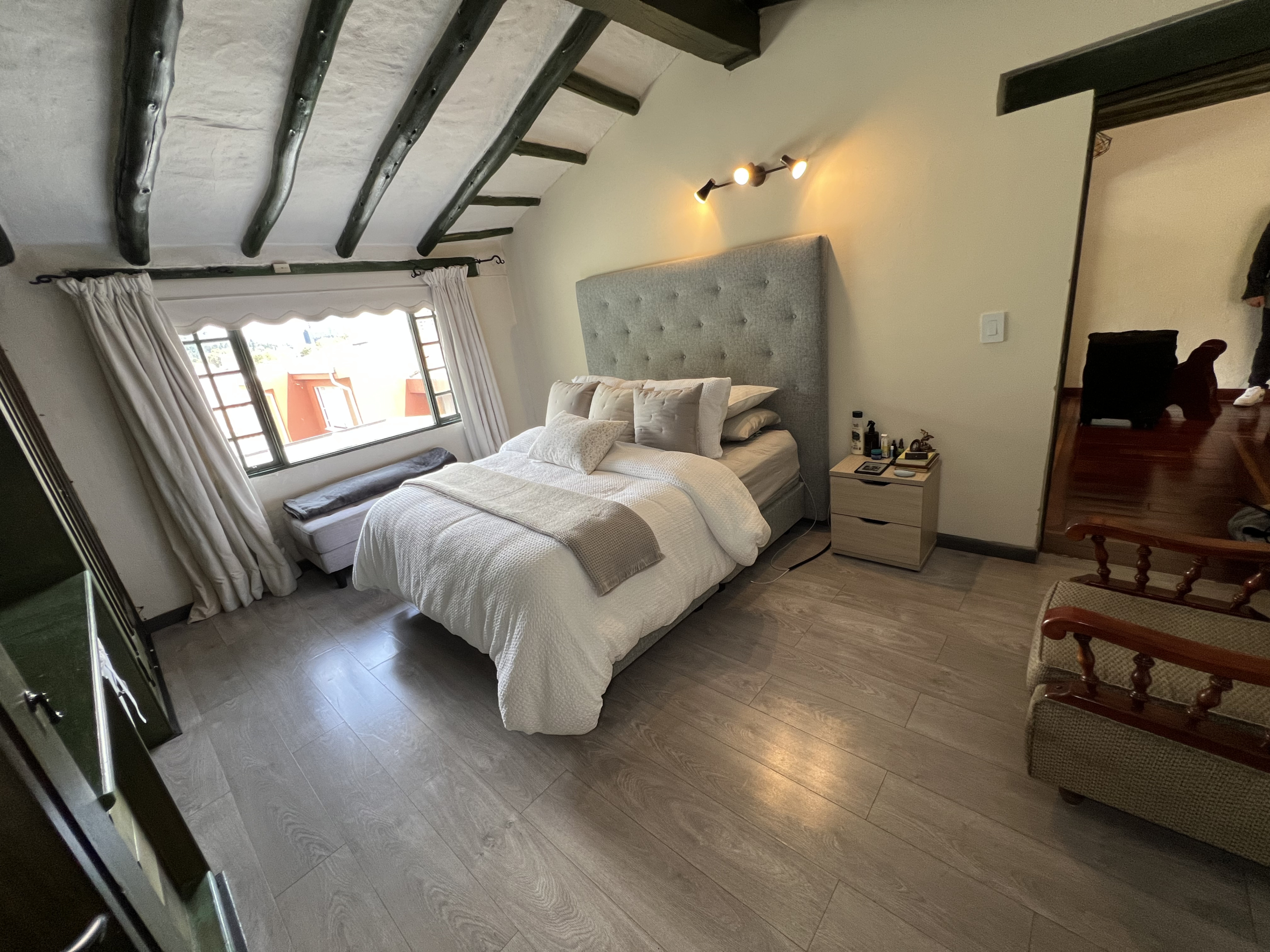 AA7E4030-8A4D-4B3B-8E70-1FE1130F5499