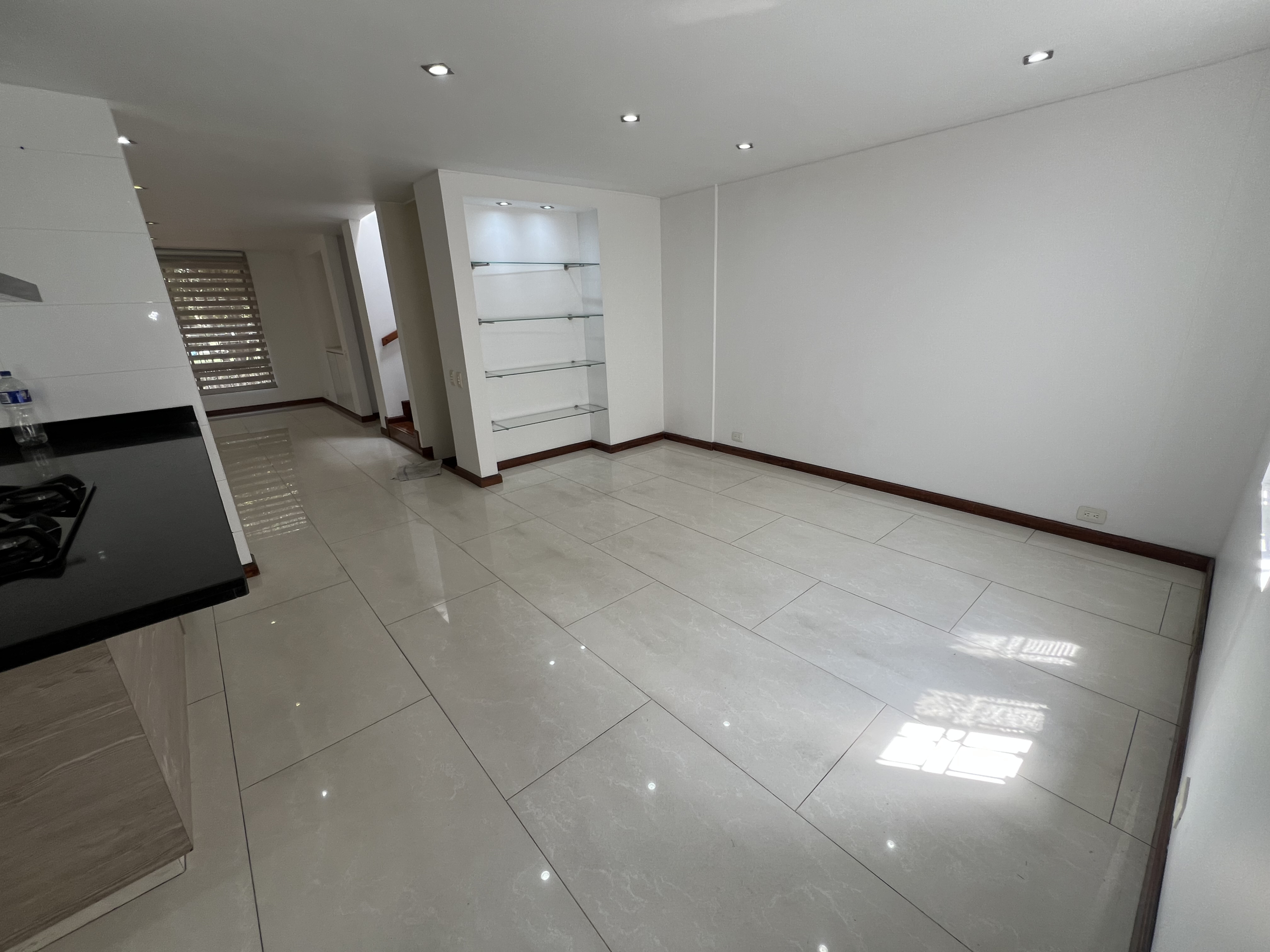 AEB9511F-914B-4B92-924E-A2A21991B985