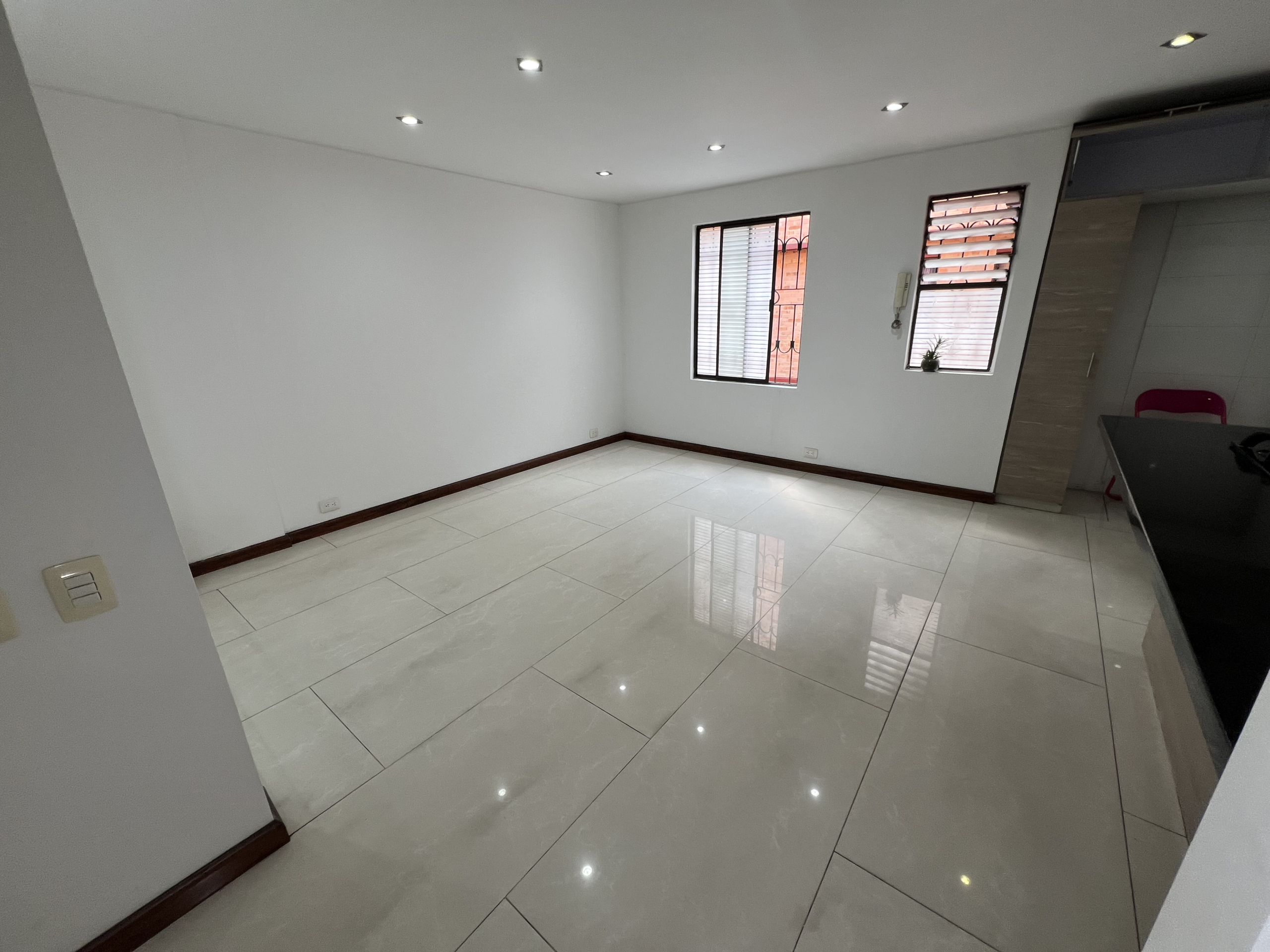 AEE1D8EF-40A7-4969-BA7E-A20936A38057