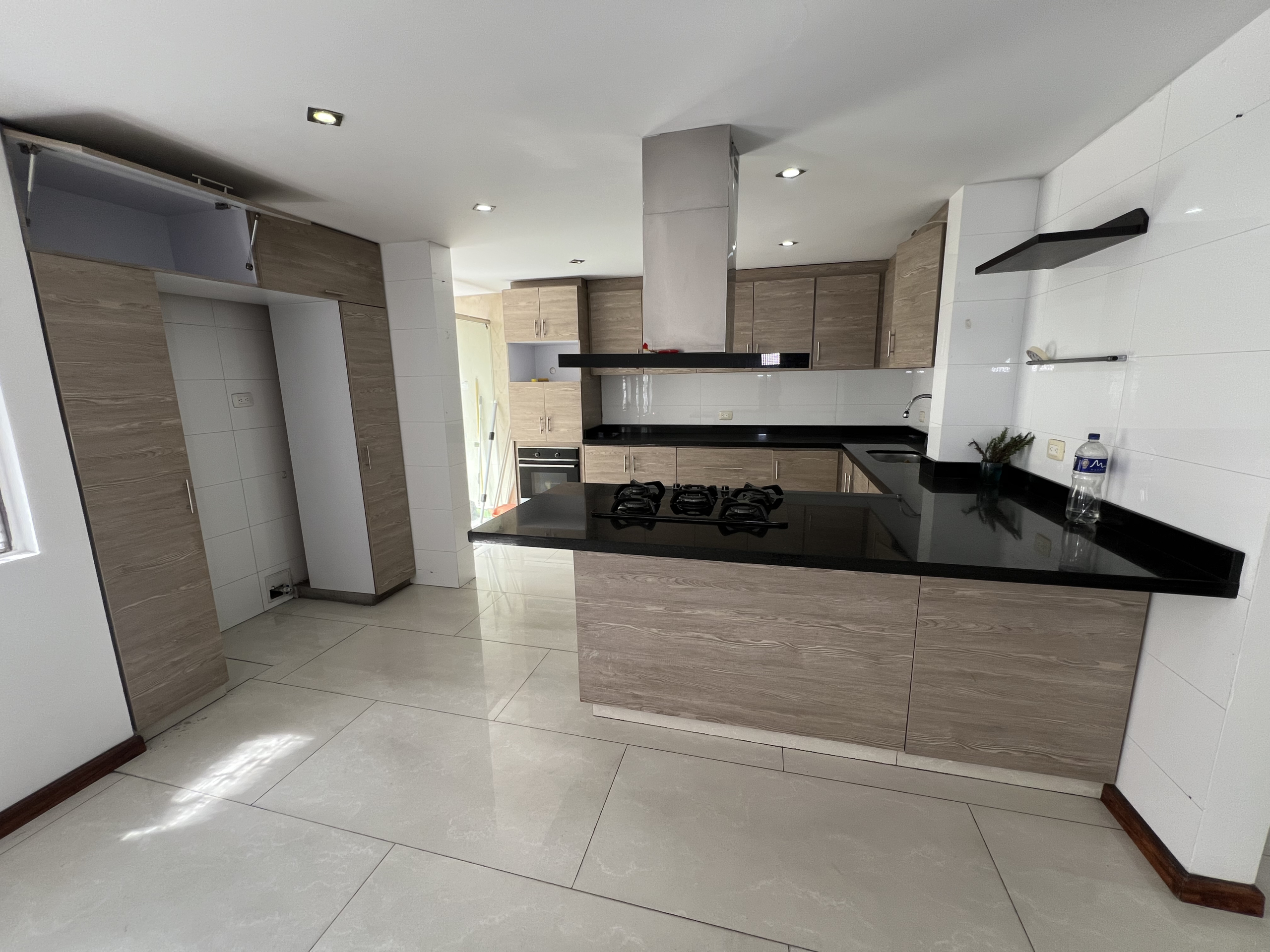 B16E194F-798C-4243-A048-7B89534FA384