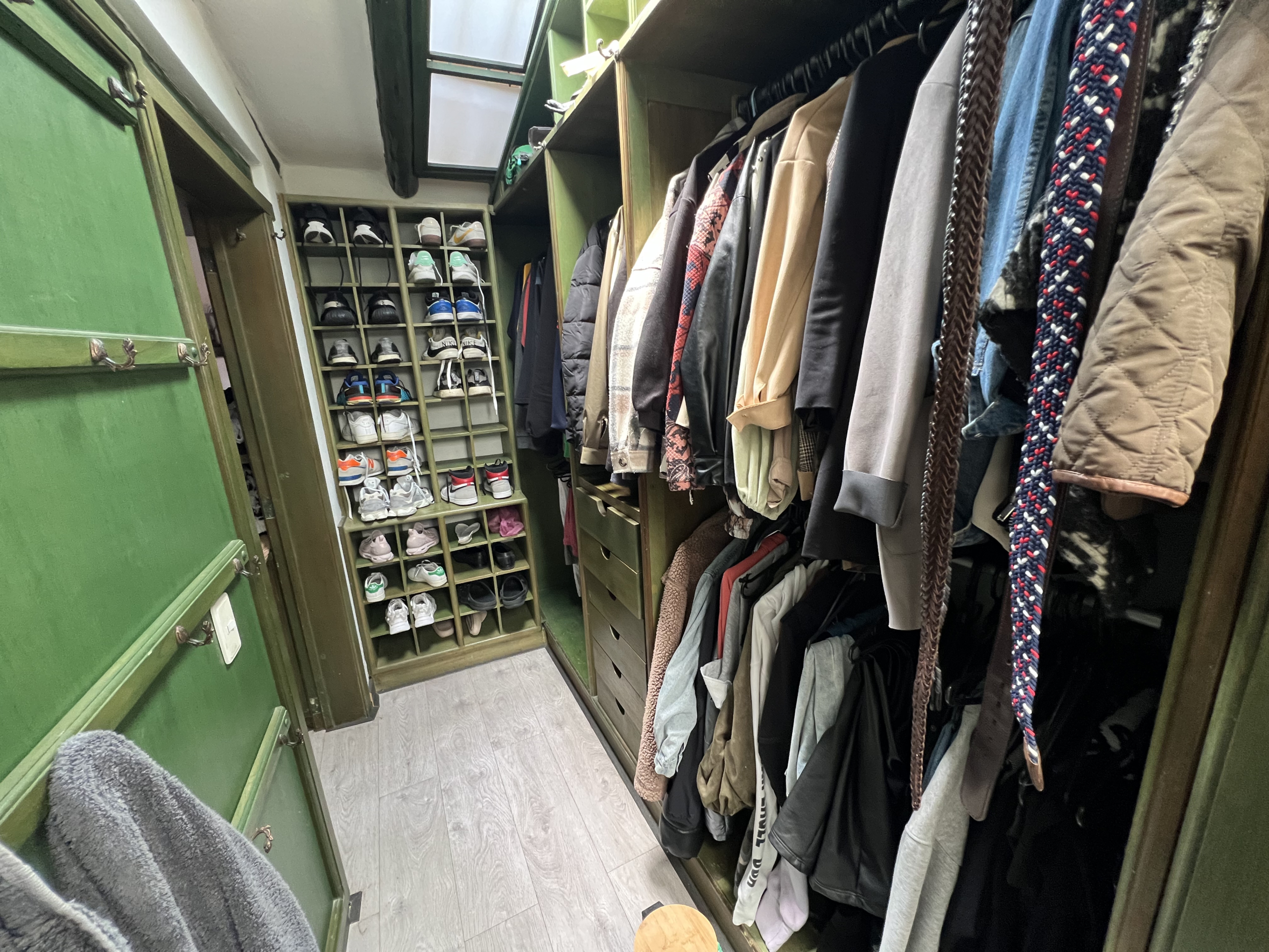 C7ABDFBB-5F85-4BEA-A25C-08112F3E07A4