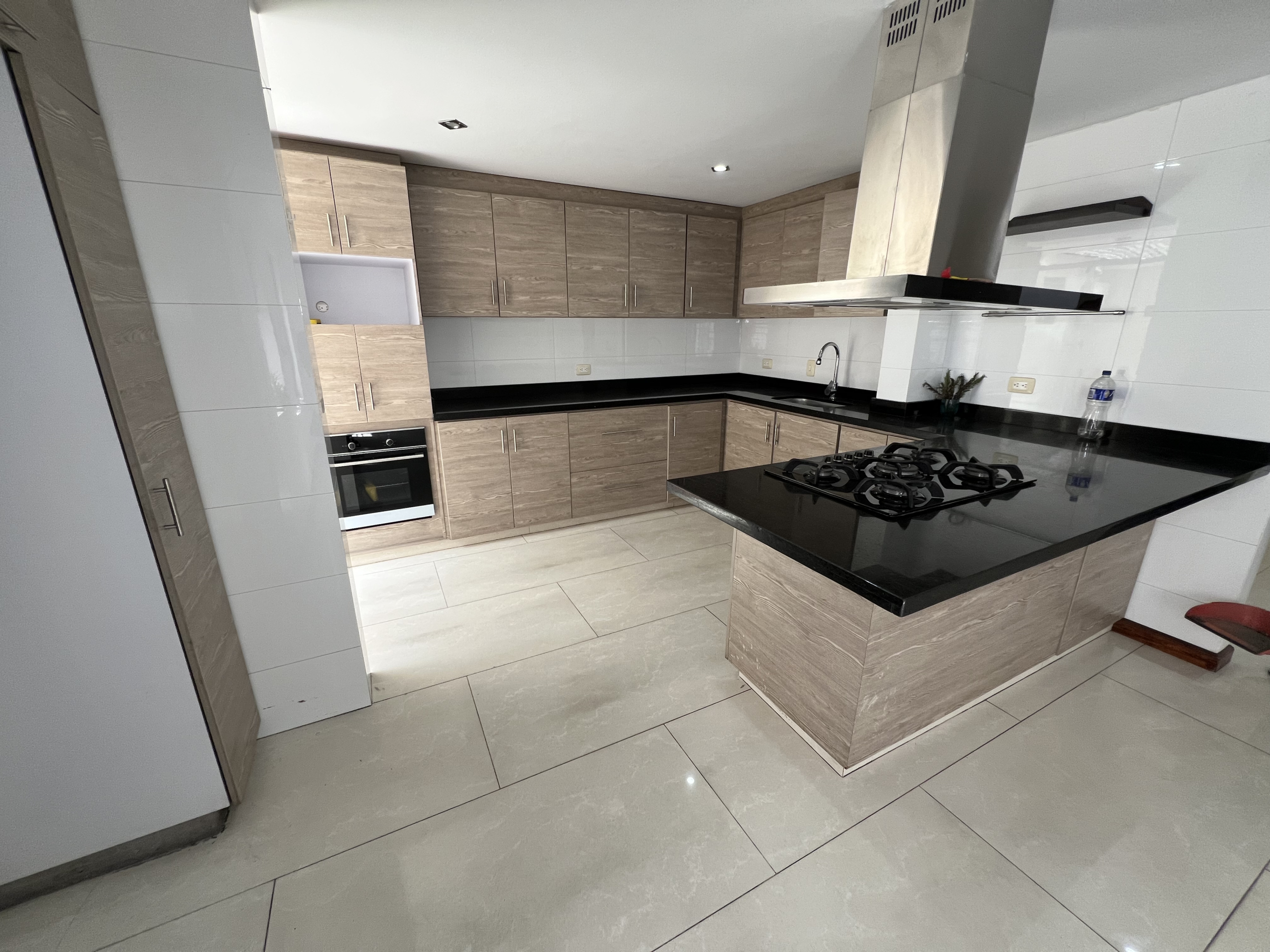 D06FA5C6-77C3-44E0-A564-F38EDB448AA0