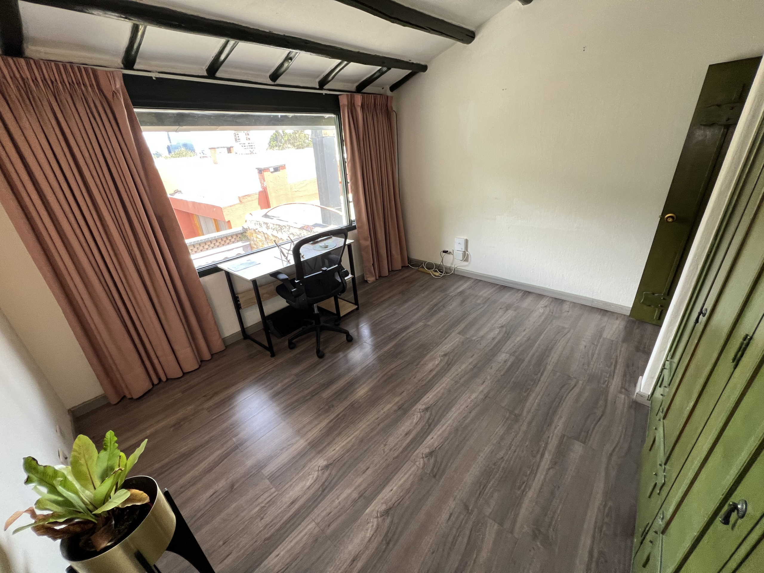 EAAF8362-327C-4CBD-8F1D-0222EFB1904B