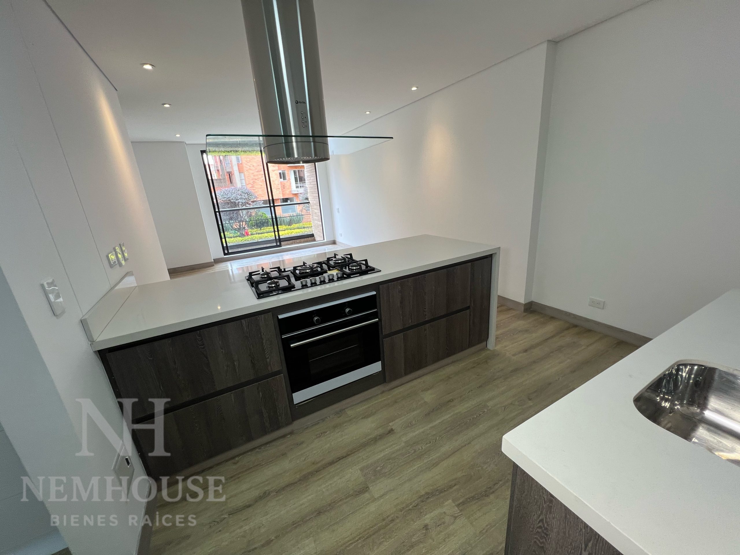 EFCB2ABD-614D-483E-A467-31B5109D380E