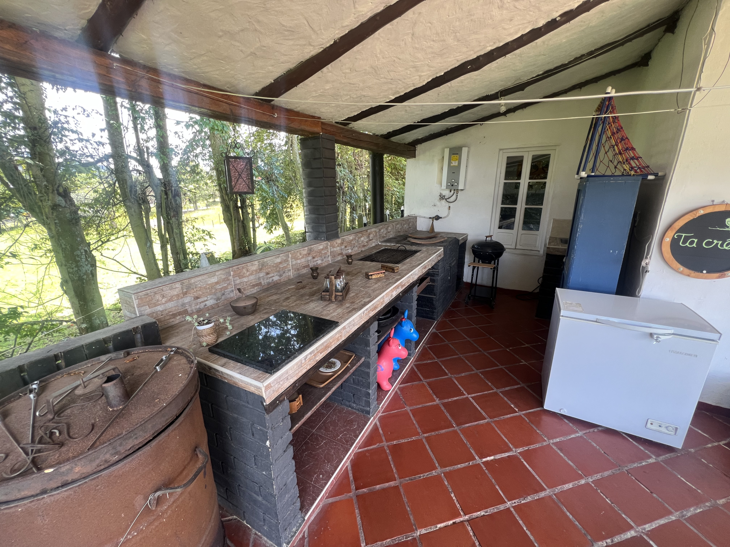 FBA395D6-6307-4D10-BD9A-4C43EC11263A