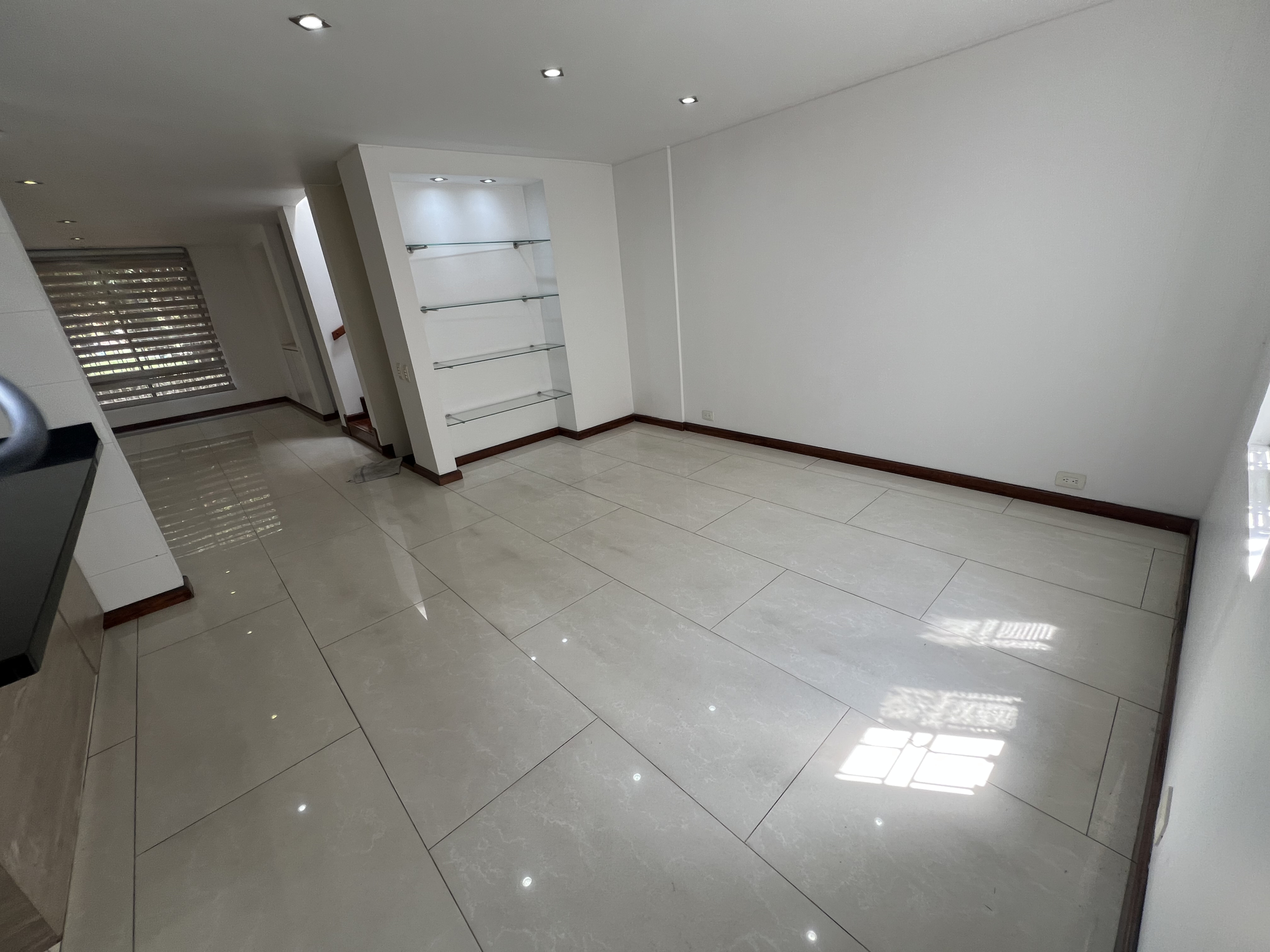 FD33F518-8B22-4E27-92C8-471BF2406936